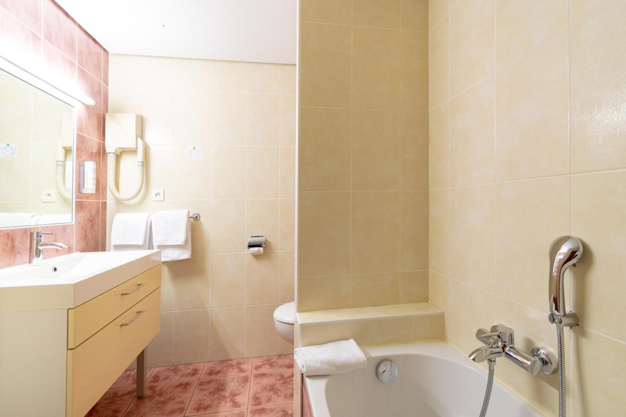 Twin Room with Balcony and Forest View,1548174187:JPEG