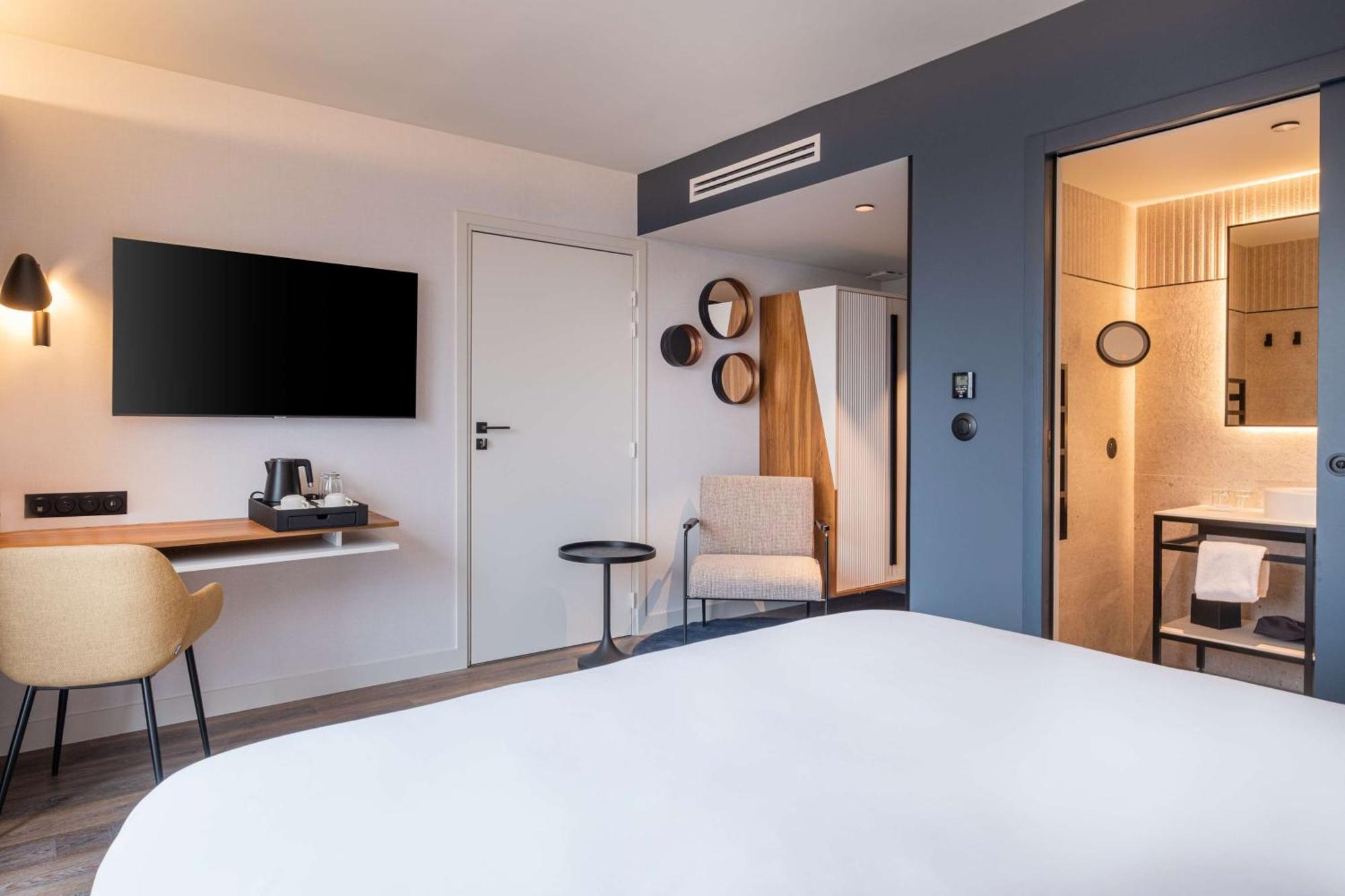 Superior Room with Balcony and City View,1551588022:JPEG