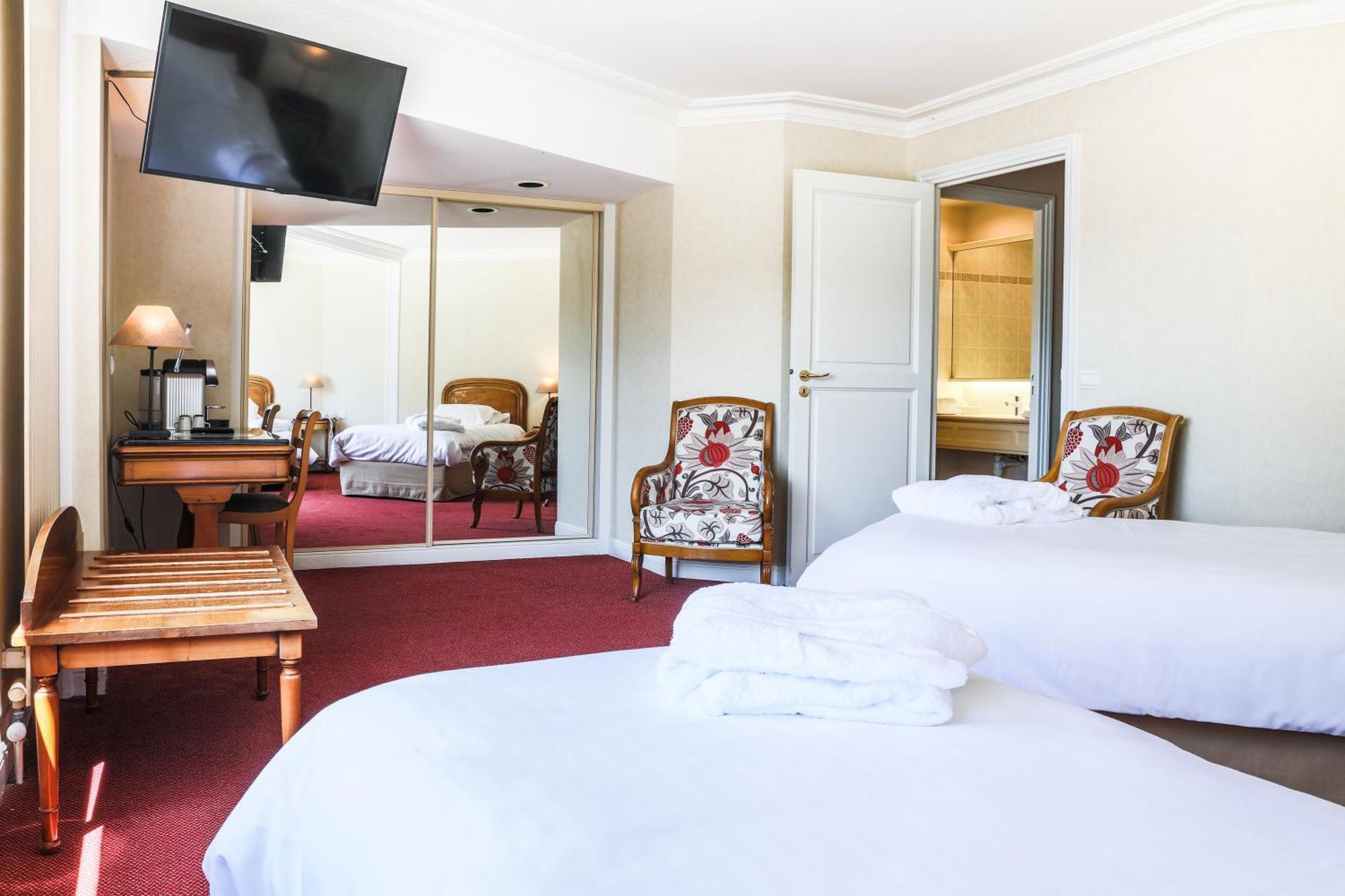 Twin Room,1553785423:JPEG