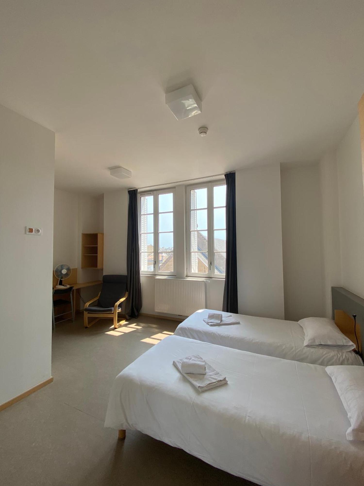 Tweepersoonskamer met 2 Aparte Bedden