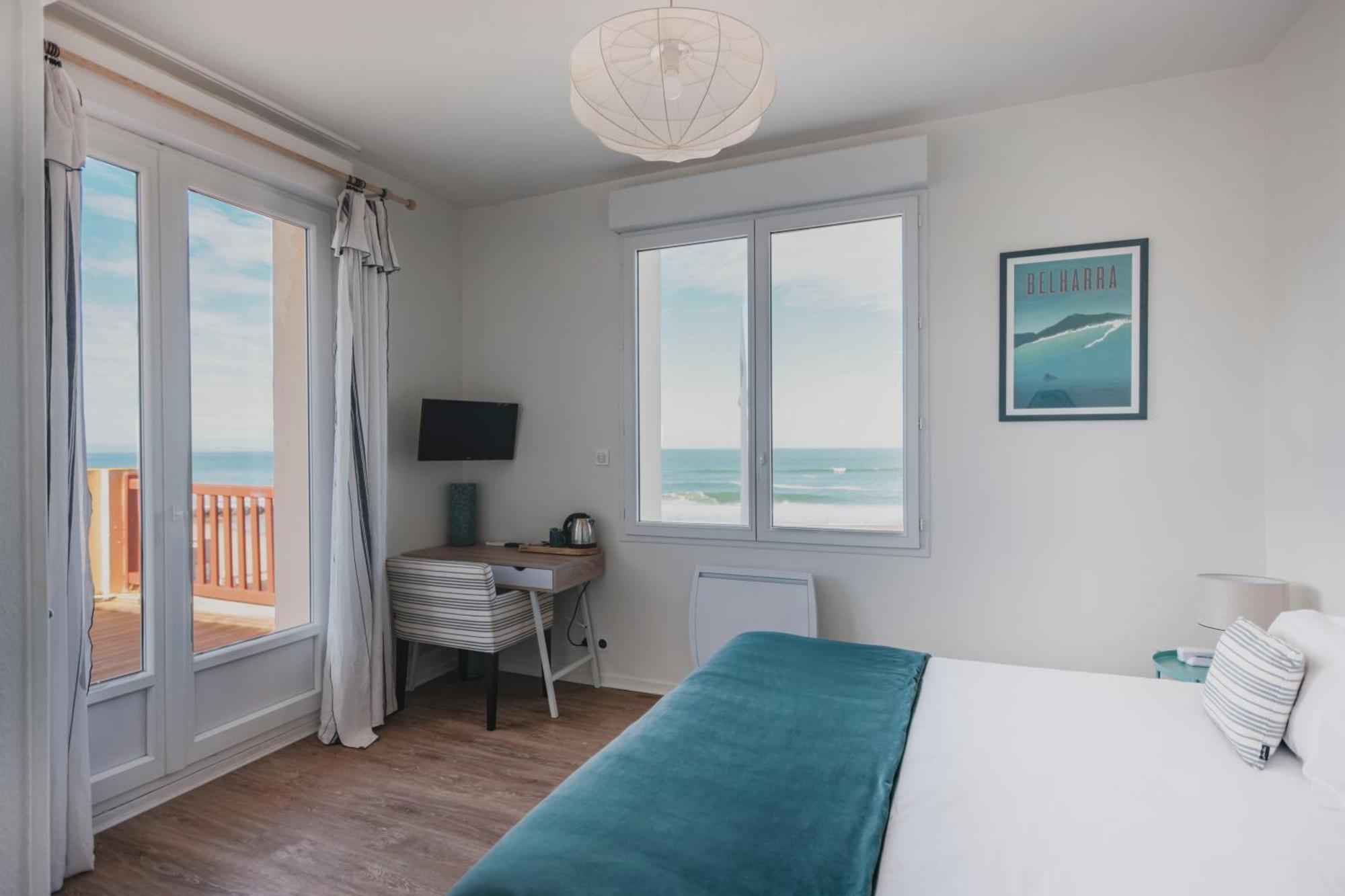 Double Room with Terrace and Front Sea View