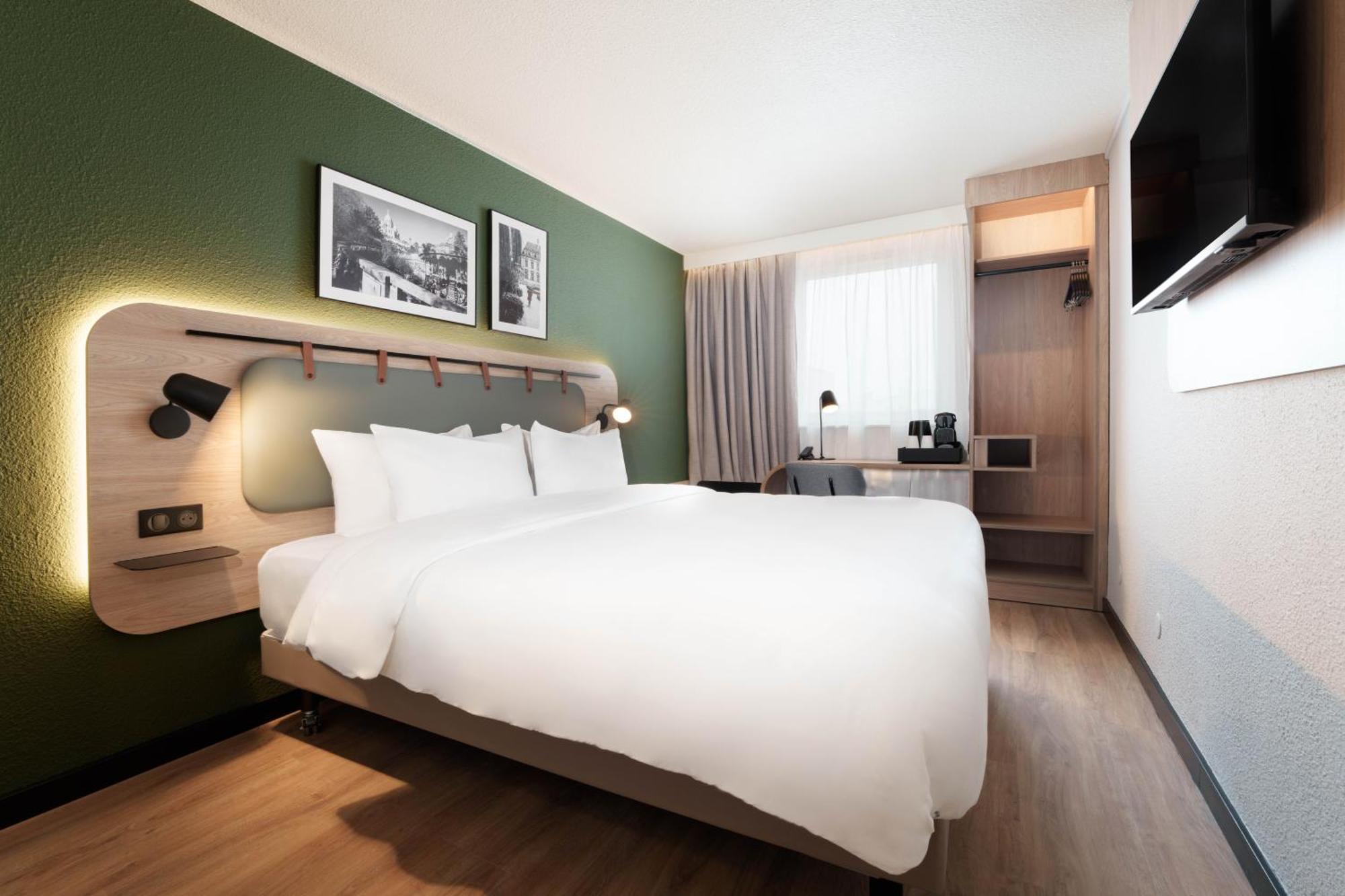 Superior Room 1 King Bed