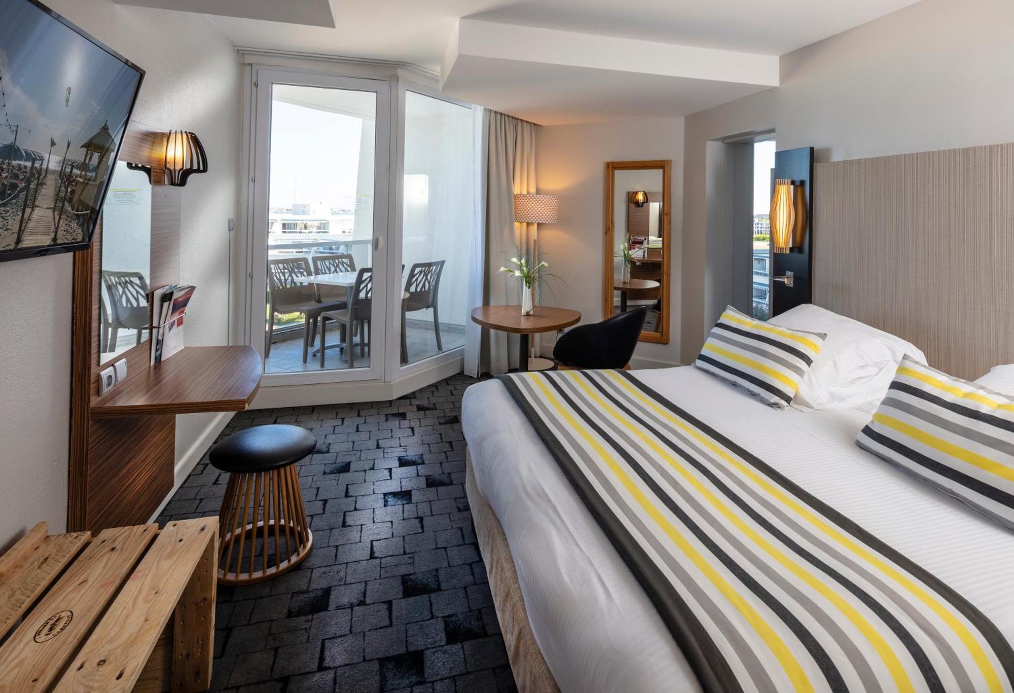 Double Room Harbor or Pool view