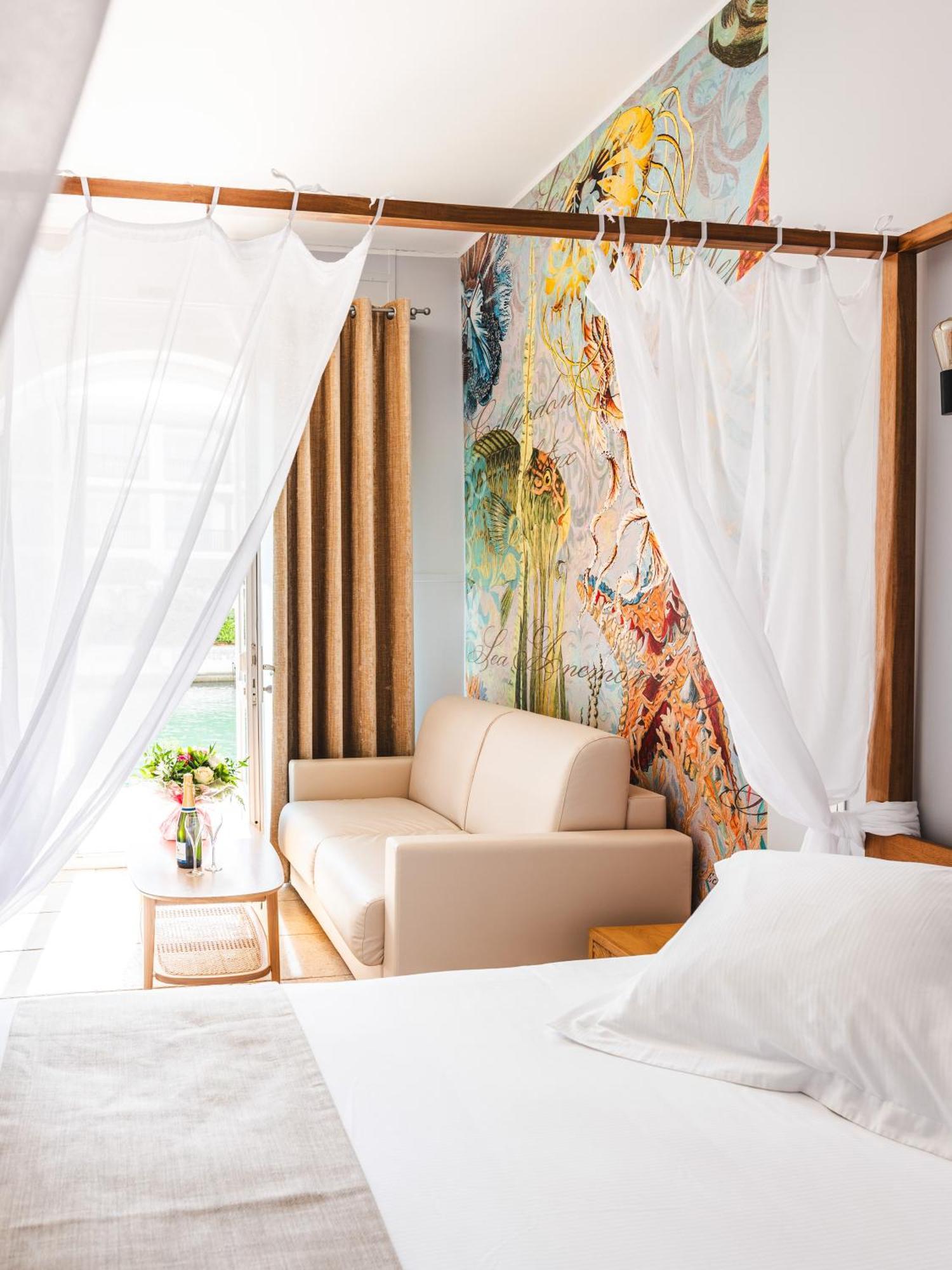 Junior Suite Canal View