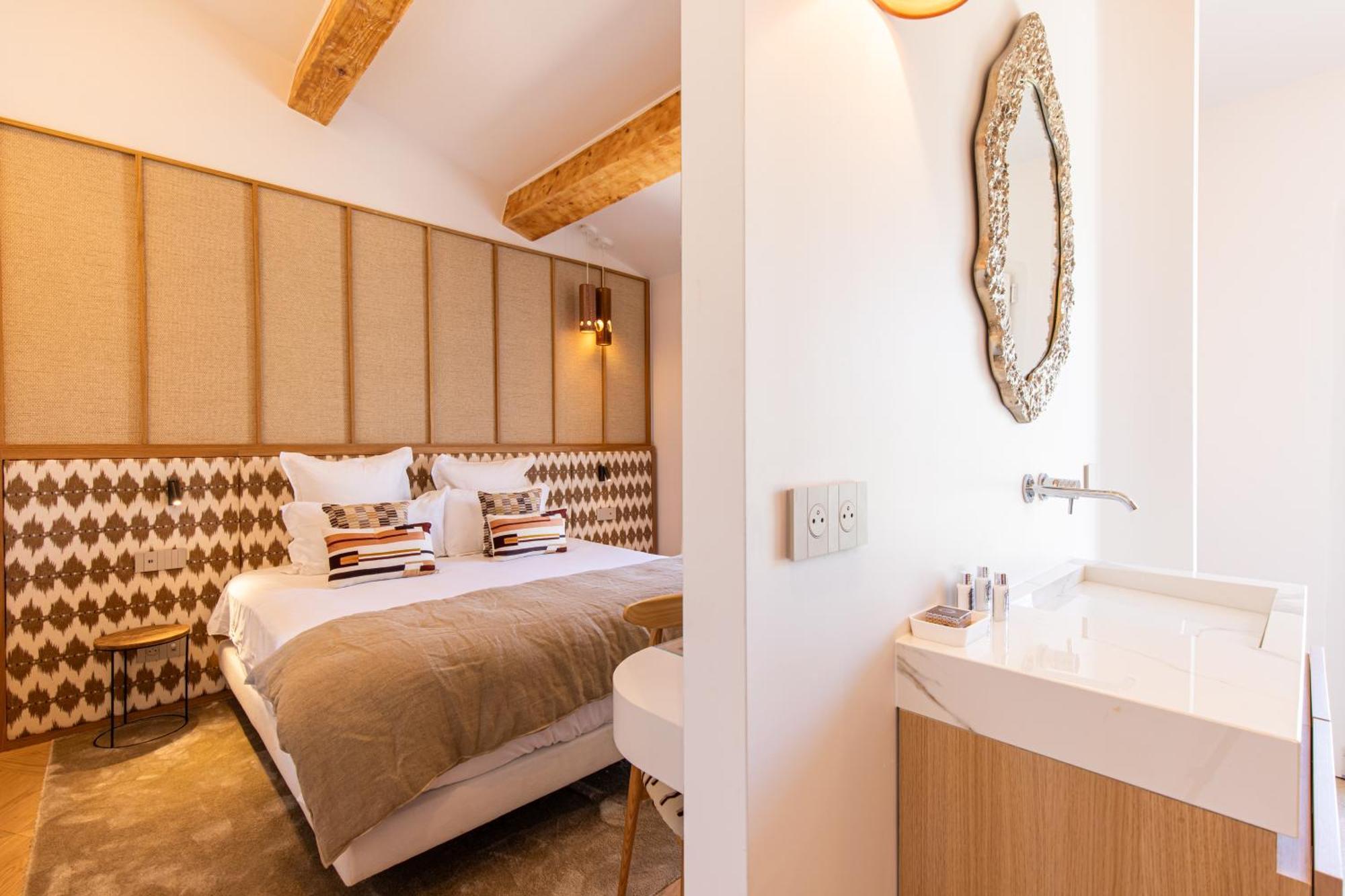 Deluxe Room,1594877364:JPEG