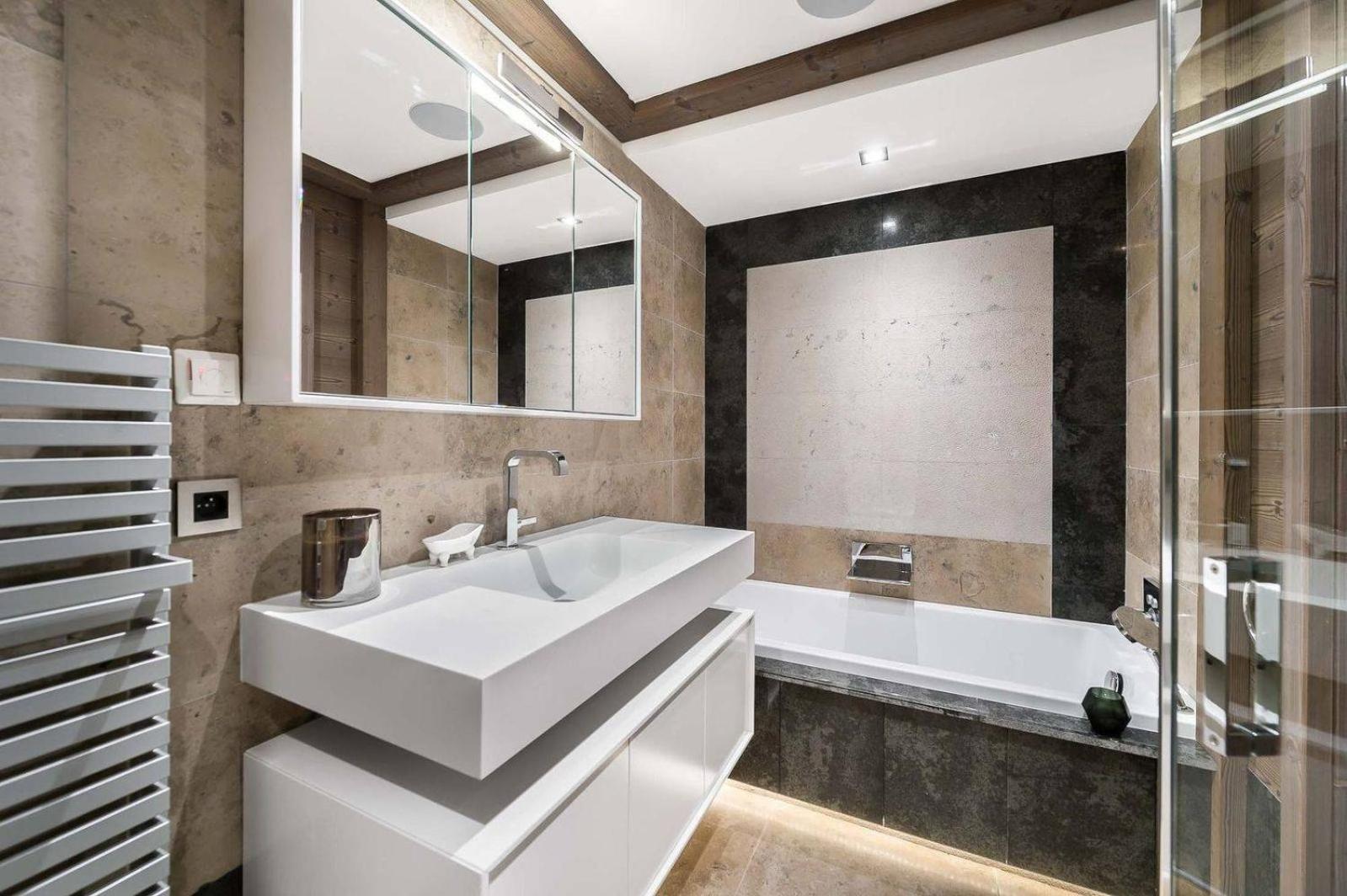 THREE-BEDROOM PRESTIGE RESIDENCE