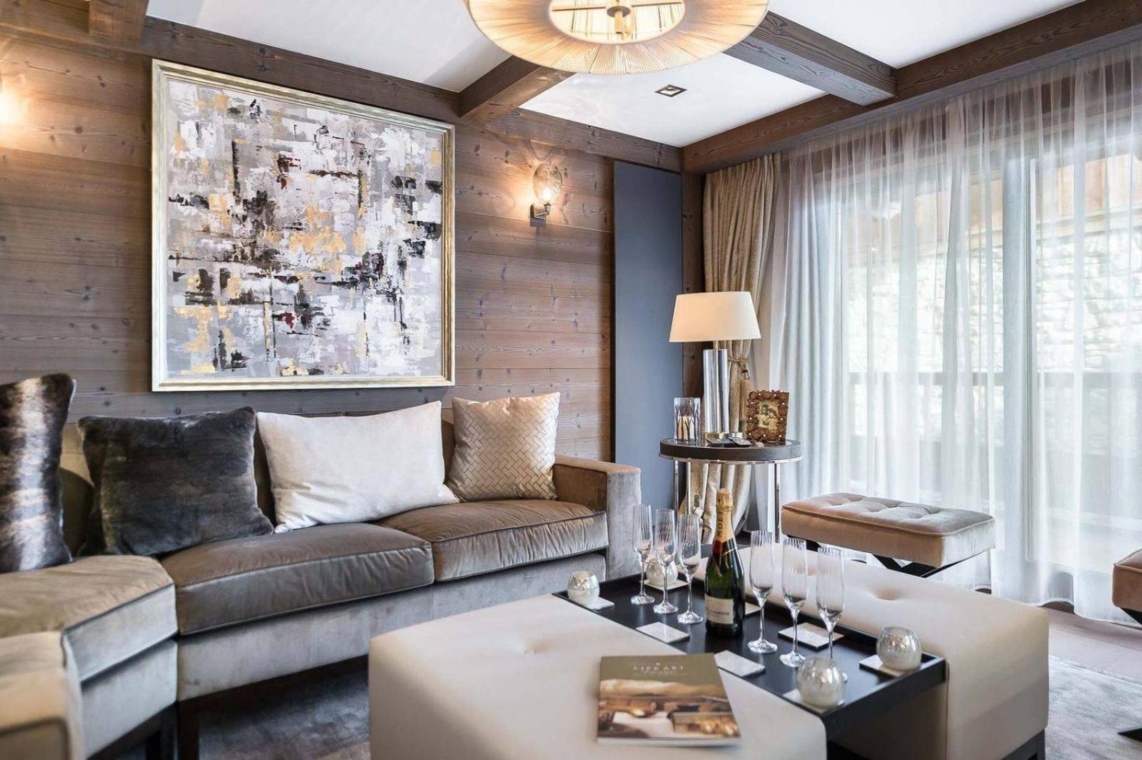 THREE-BEDROOM PRESTIGE RESIDENCE