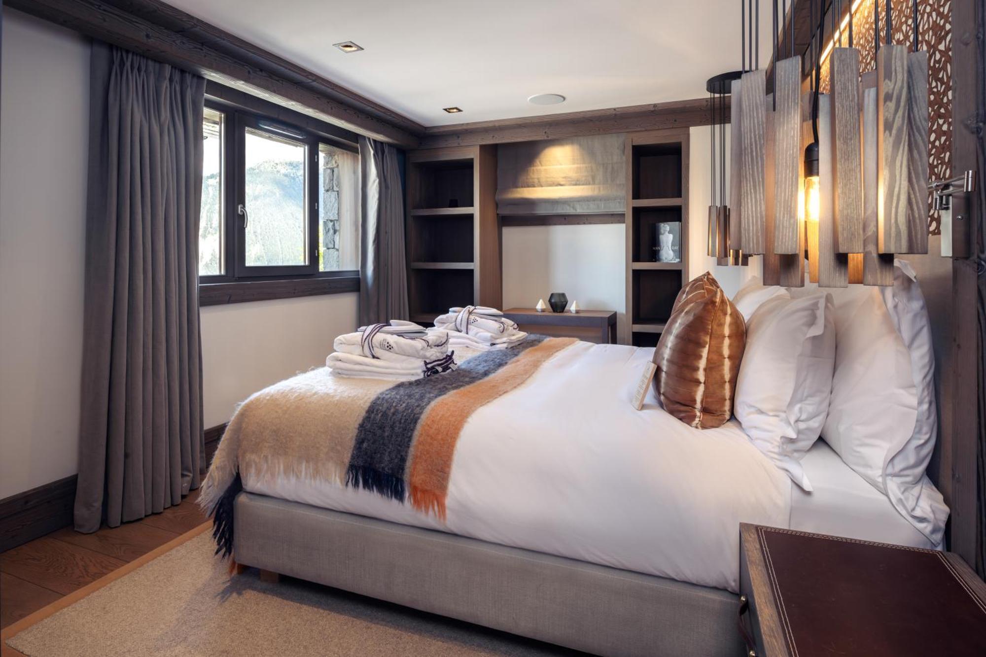 THREE-BEDROOM DELUXE FAMILY APARTMENT