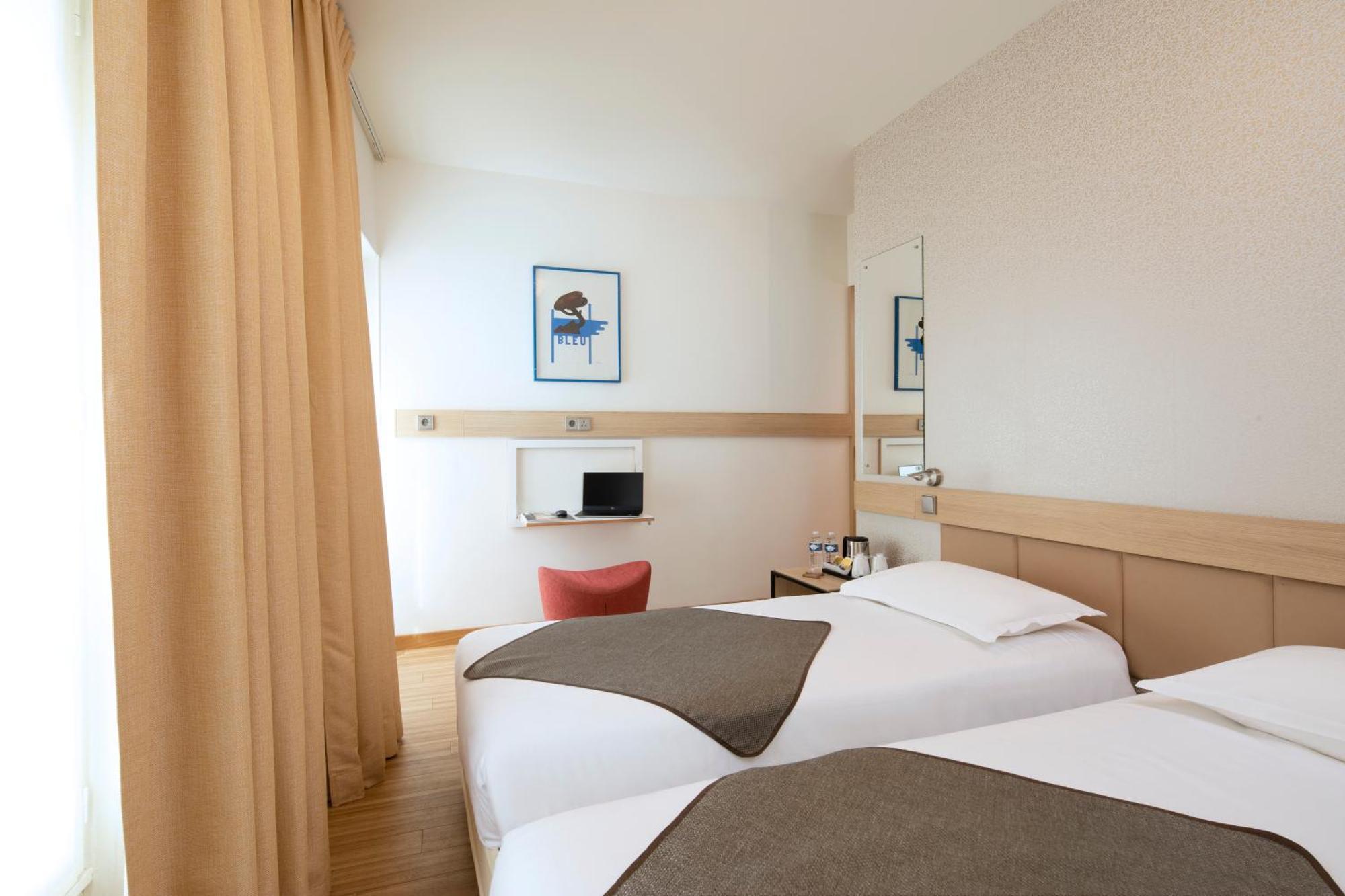 Quarto com 2 Camas de Solteiro