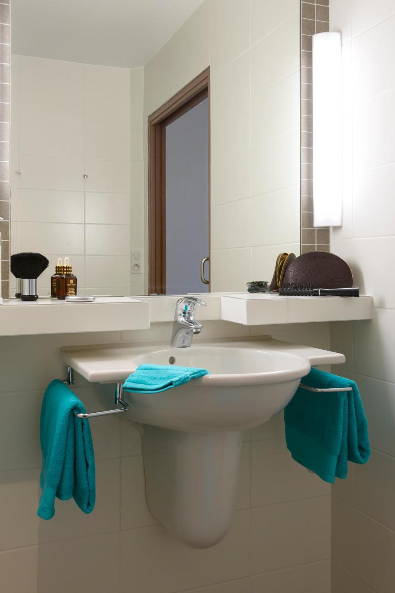 Two Connecting Double Rooms