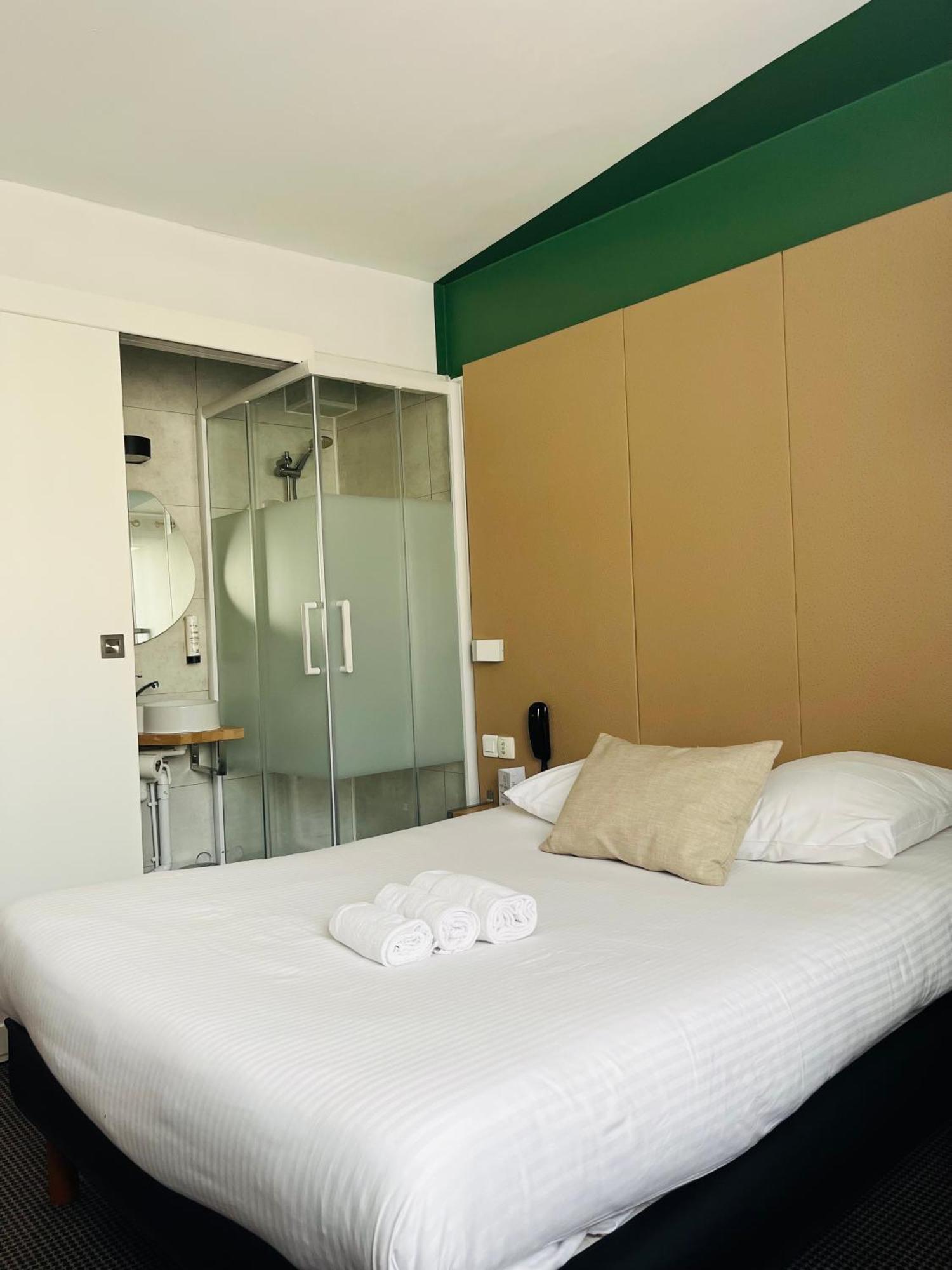 Small Double Room Open Bathroom Non-Smoking