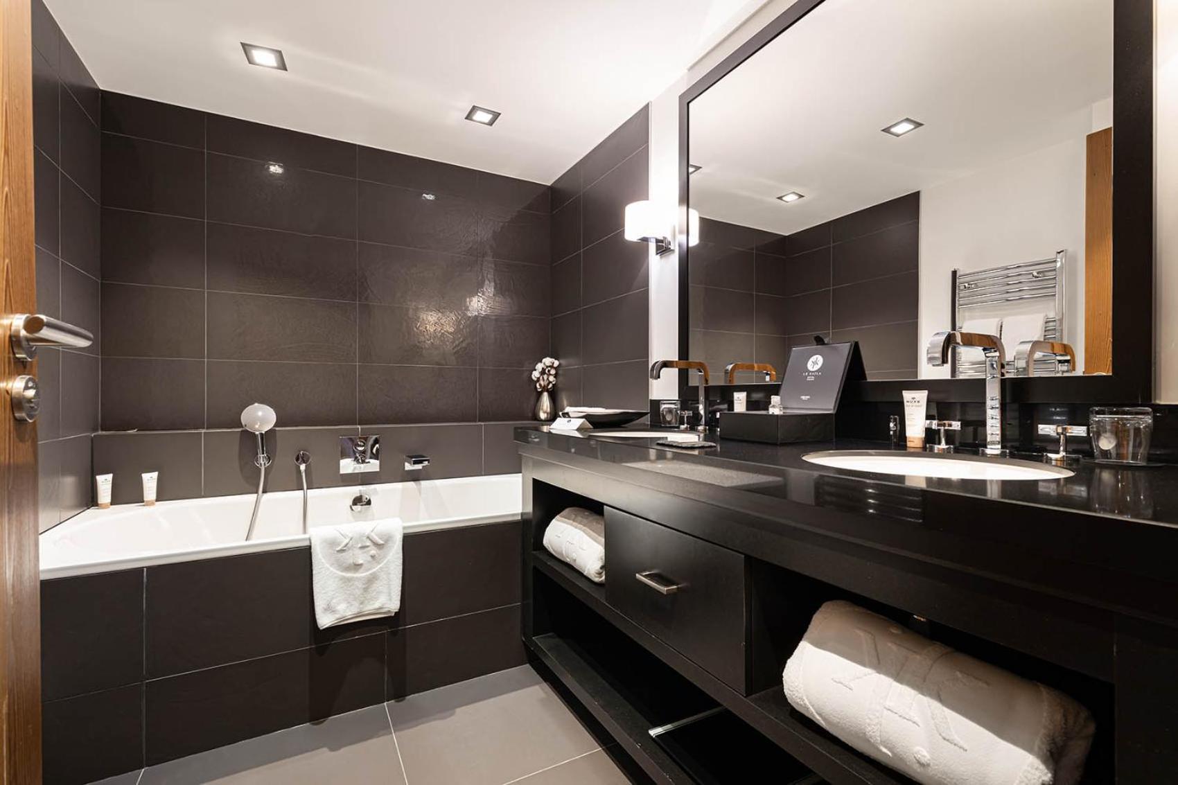 Signature Room,1615663664:JPEG