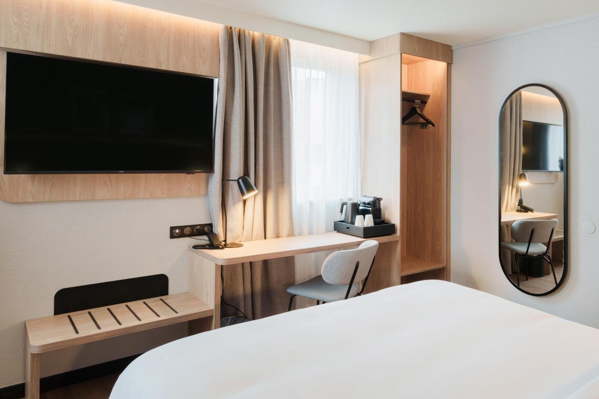 Premium Room 1 Queen Bed