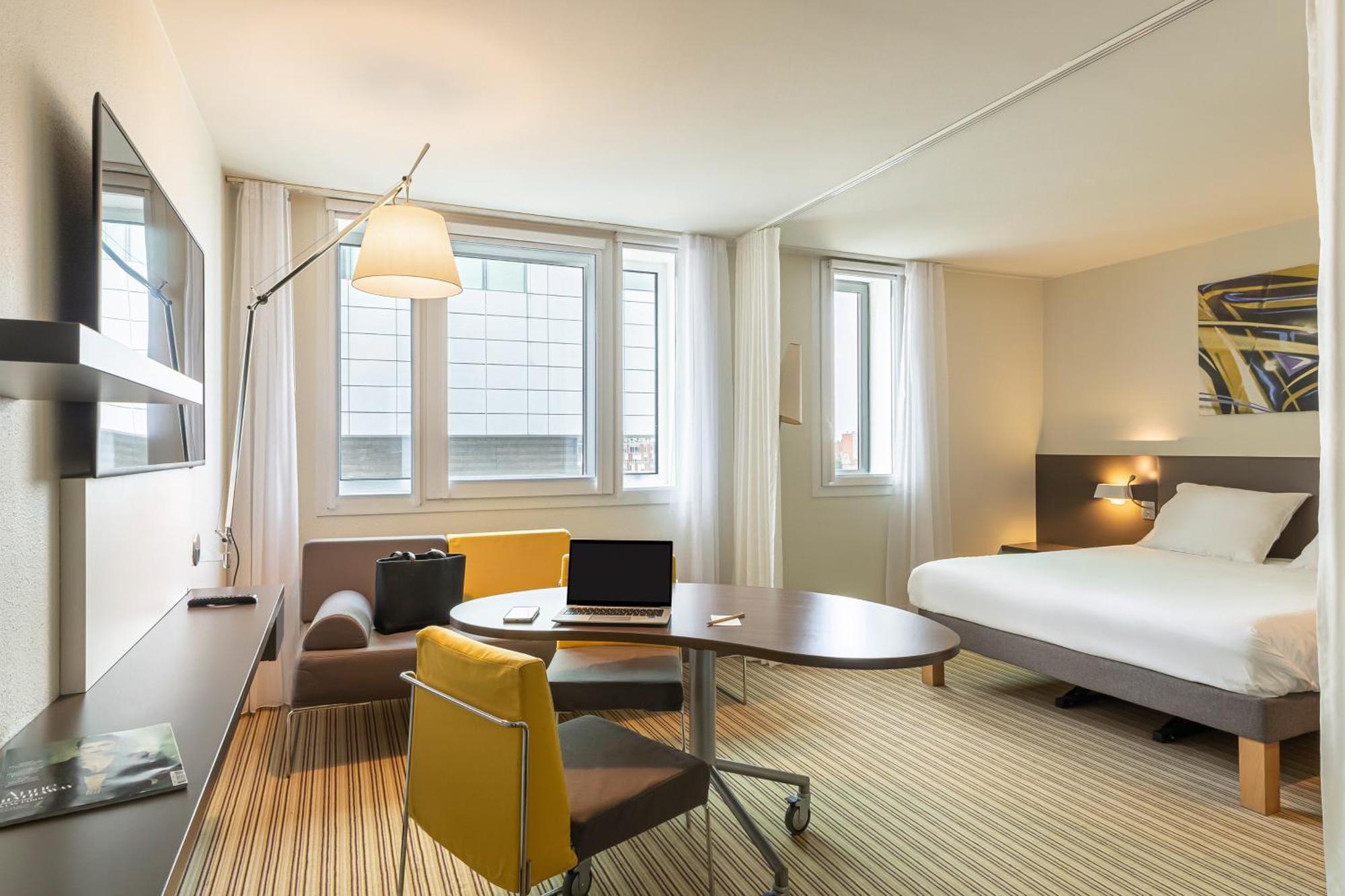 Queen-Size Bed Suite with Single Bed,1616872870:JPEG