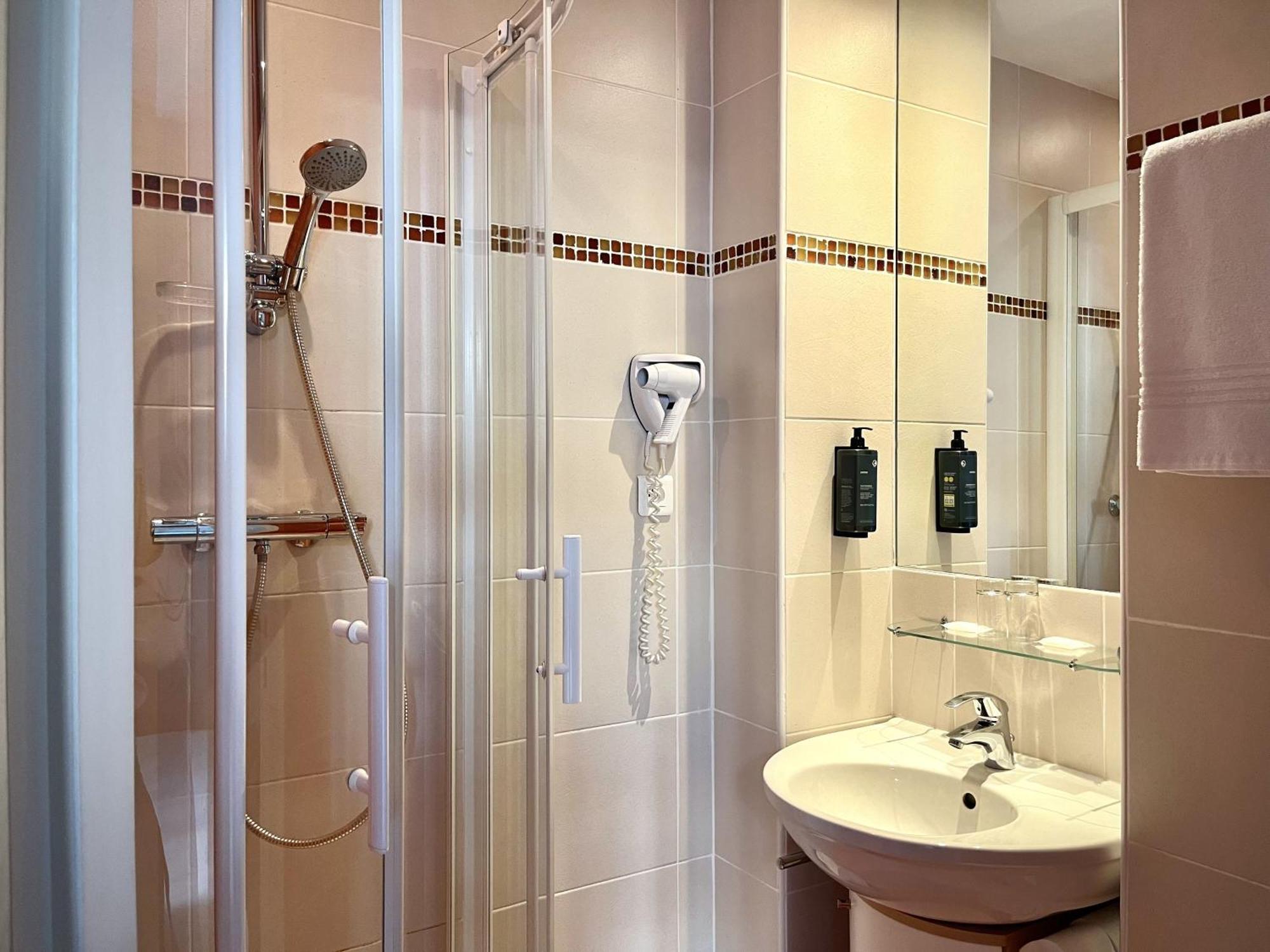 Double Room,1617842595:JPEG