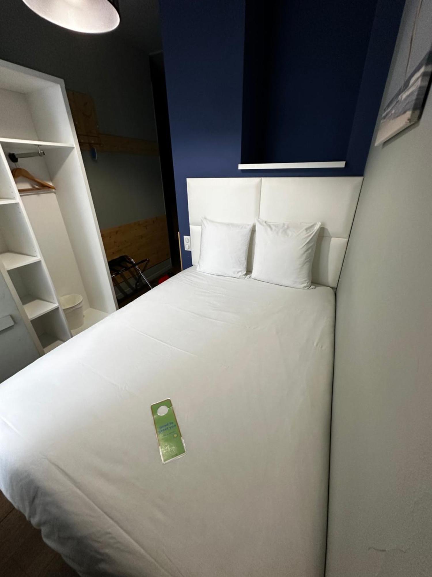 Pop Single Room with One Large Single Bed