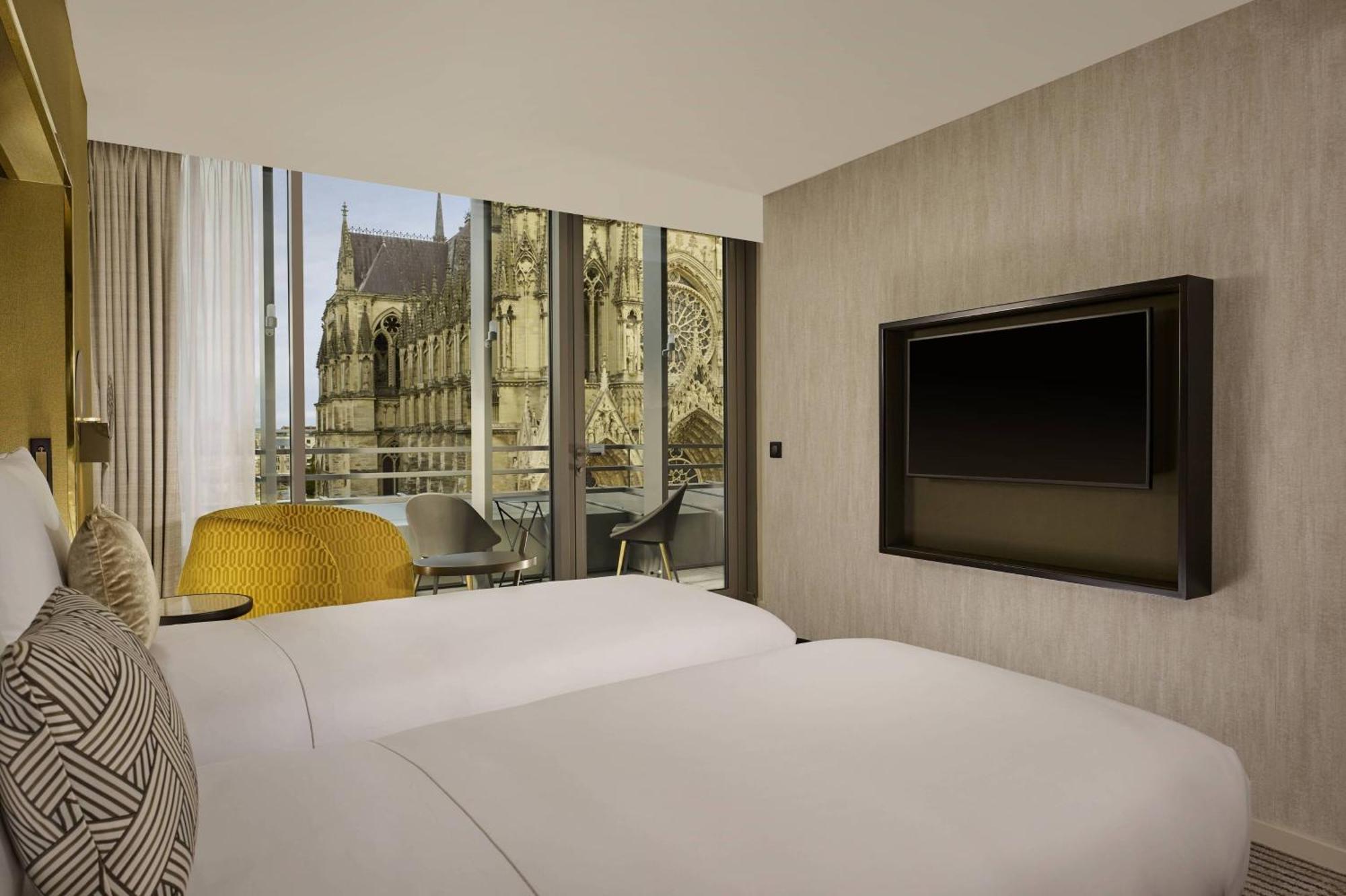 Executive Twin Room - Cathedrale view,1632308839:JPEG