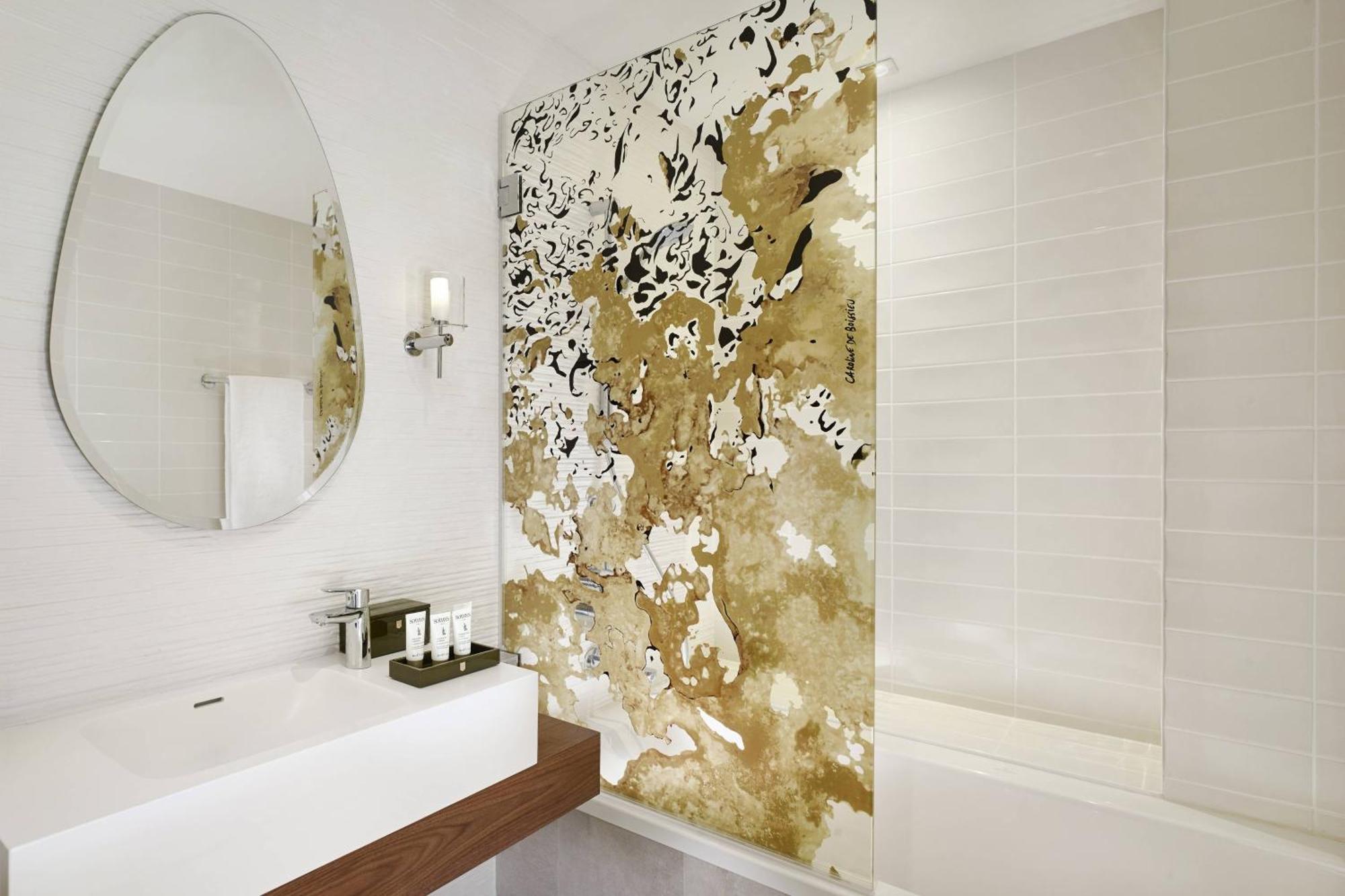 Deluxe King room - Courtyard view,1632308847:JPEG