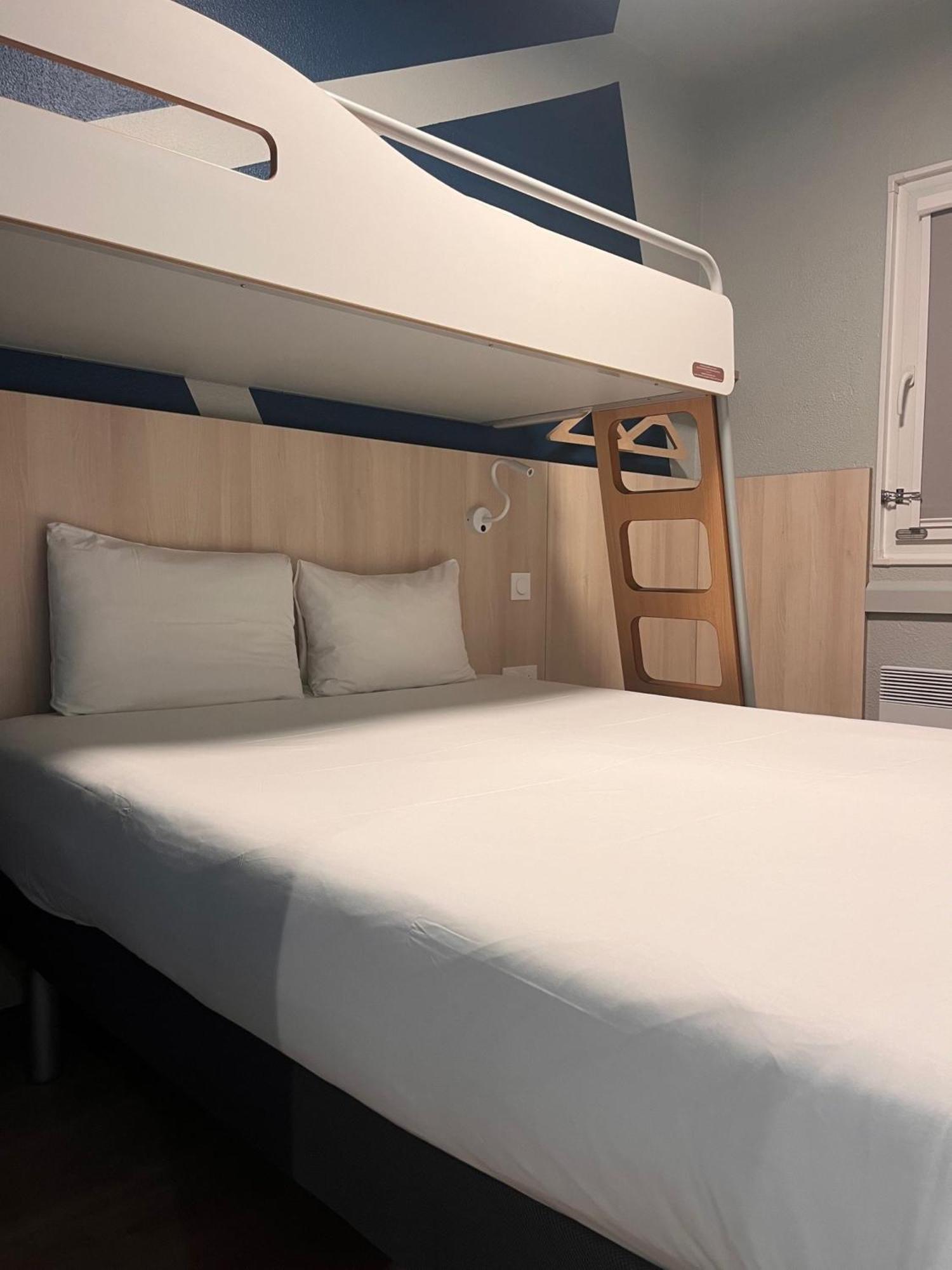 Driepersoonskamer met 1 Tweepersoonsbed en 1 Stapelbed