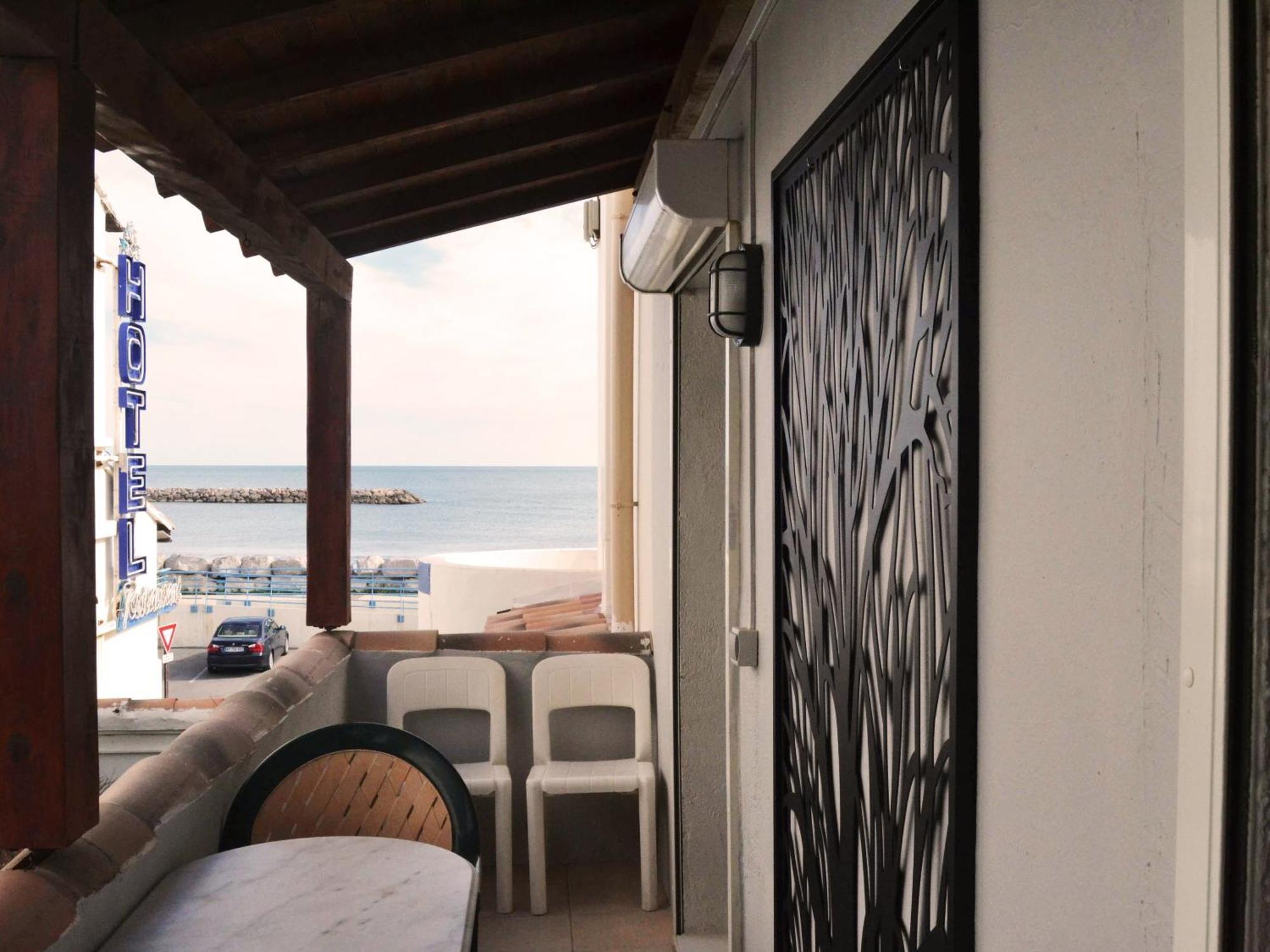 Standard Double Room bathroom terrace