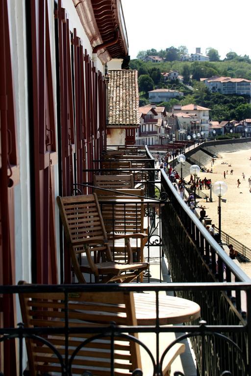Habitación con balcón y vistas al mar