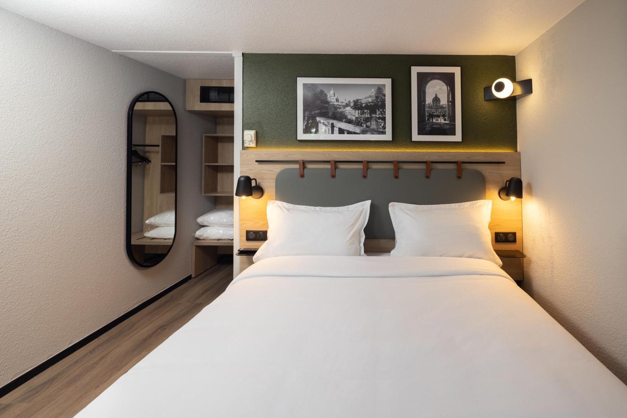 Standard Room 1 Queen Bed,1697783350:JPEG