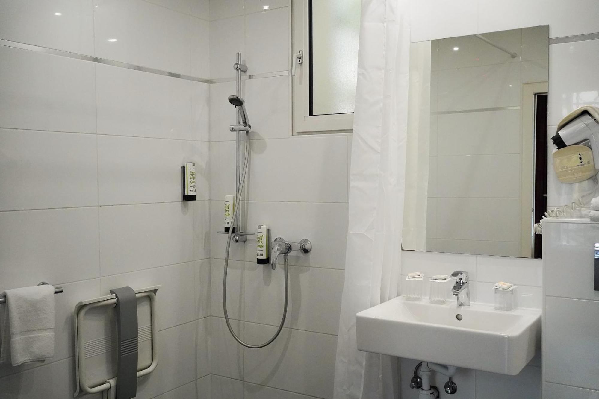 Triple Room - Disability Access,1651727724:JPEG