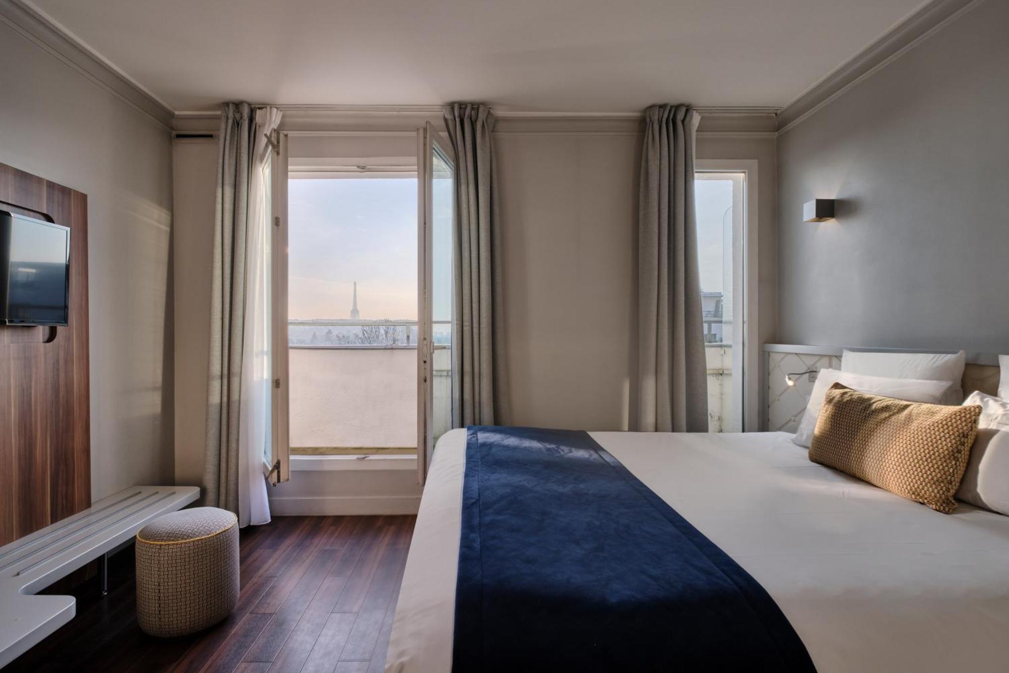 Junior Suite with Eiffel Tower View,1651743587:JPEG