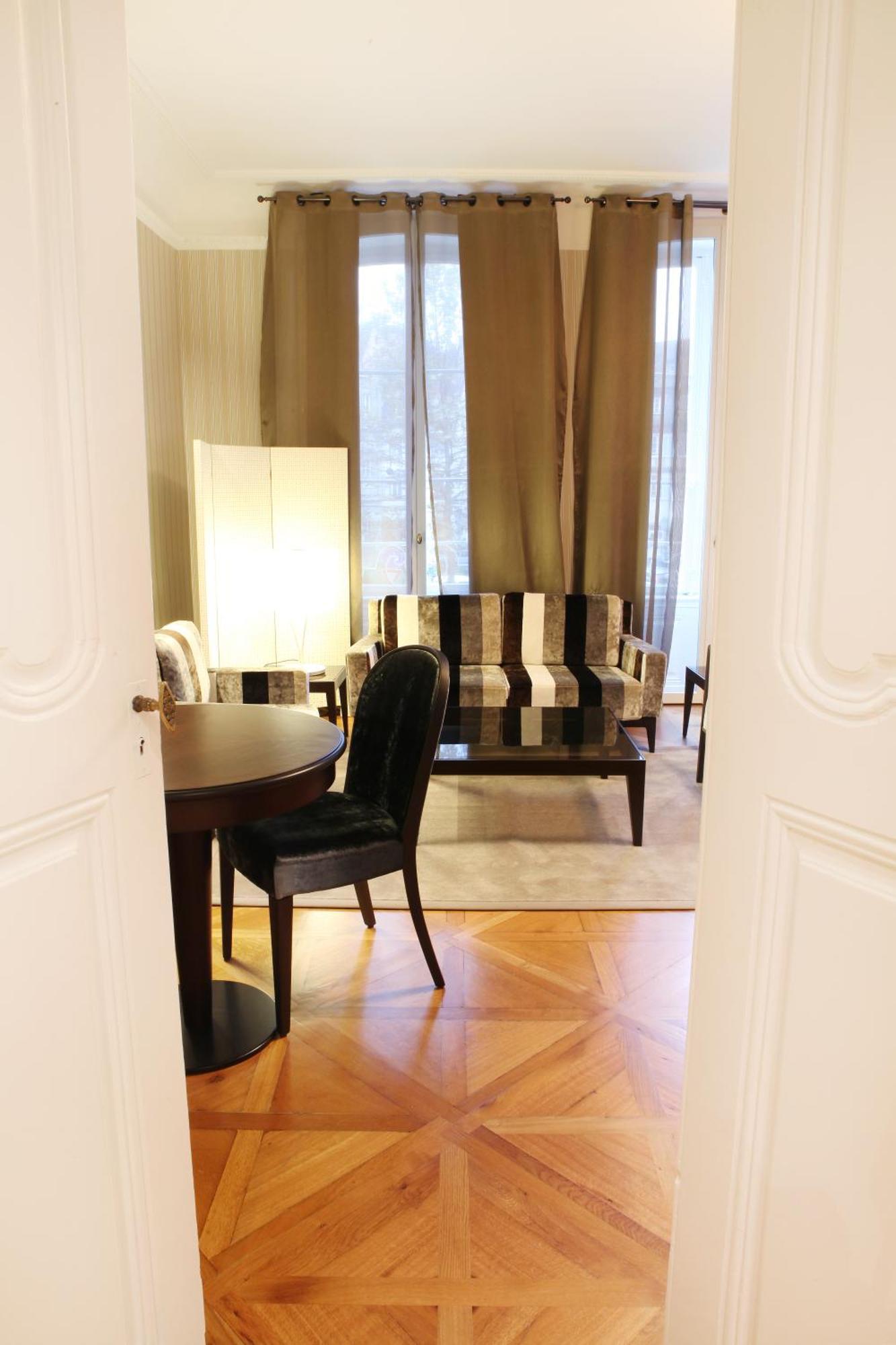Deluxe King Suite