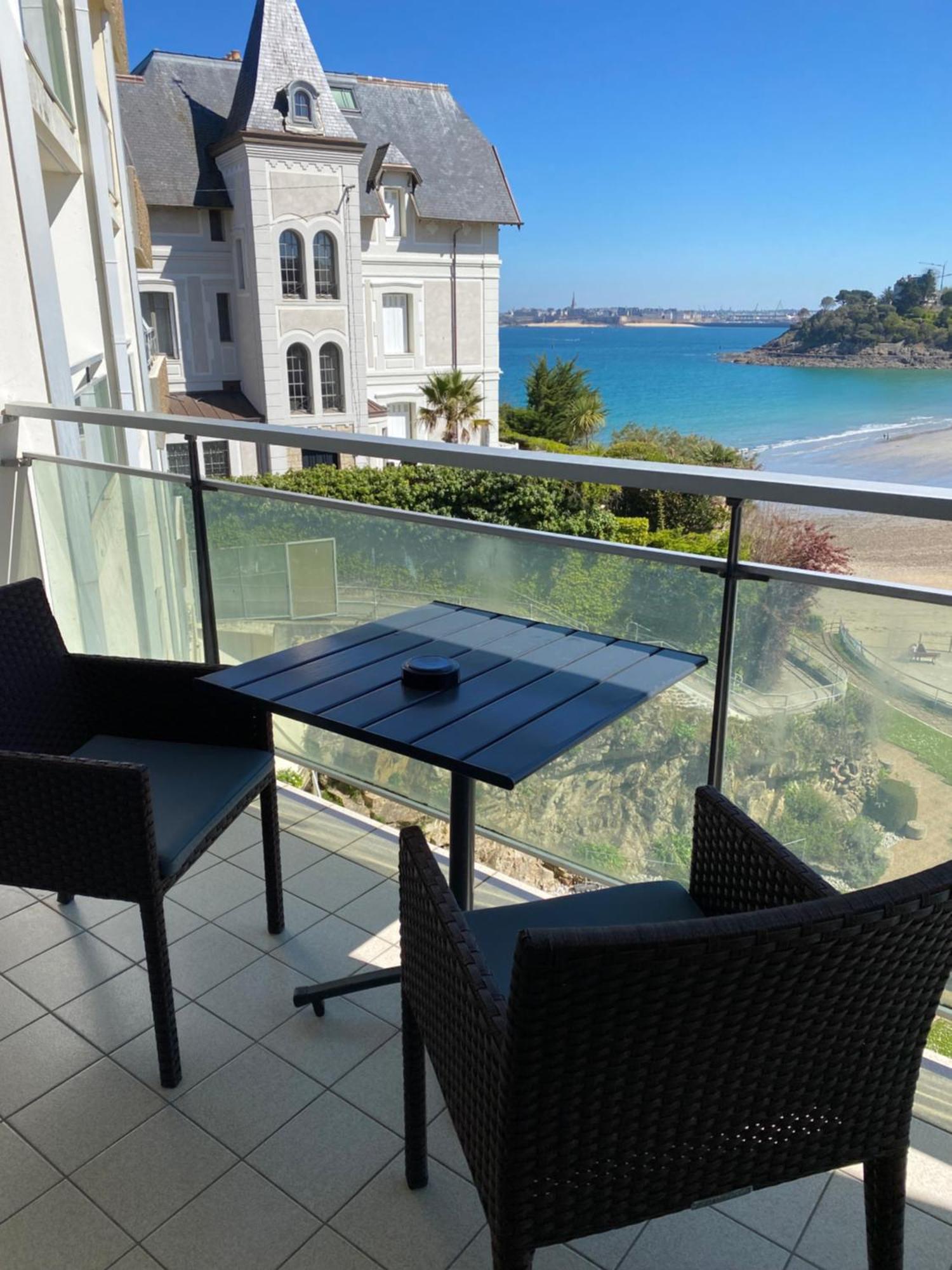 Comfort Queen Room with Balcony and Water Front - Non-Smoking