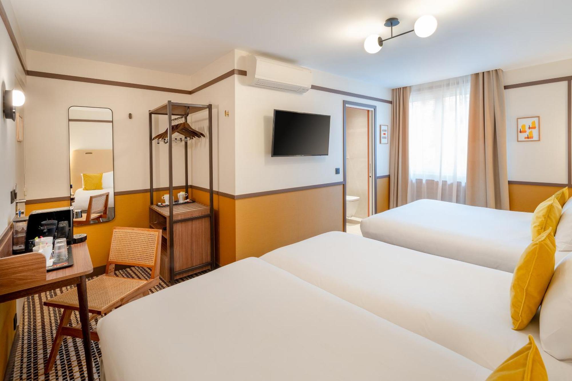 Family Room Queen Bed Sofa Bed Non-Smoking