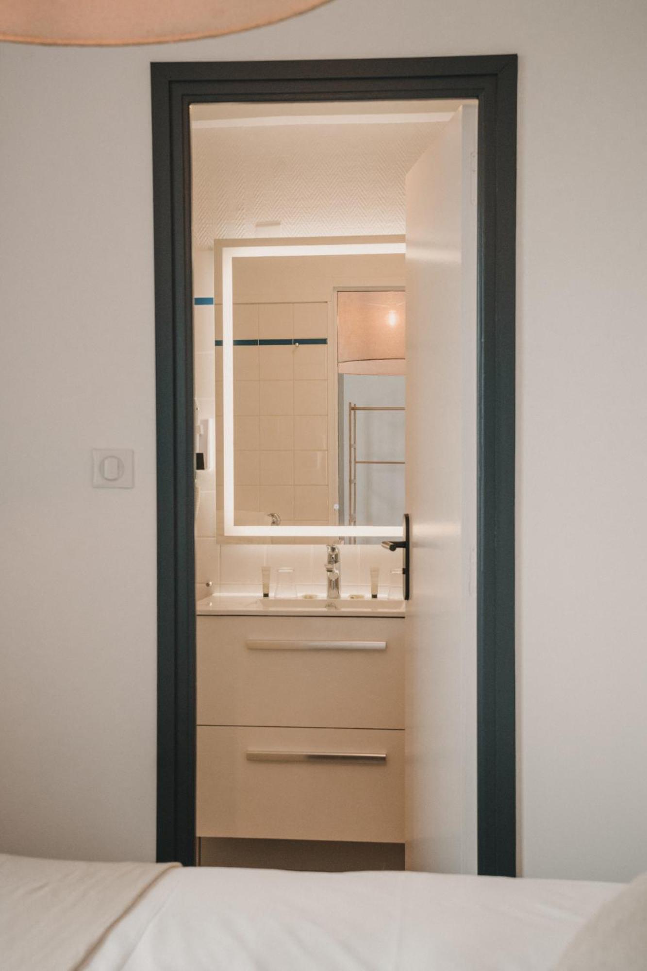 Small Double Room,1666647880:JPEG