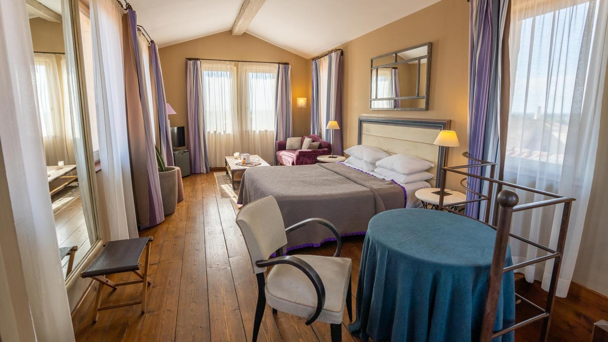 Deluxe Suite,1672585100:JPEG