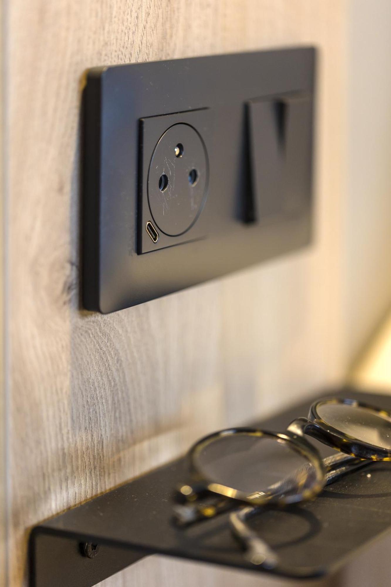 Twin Room,1678623666:JPEG