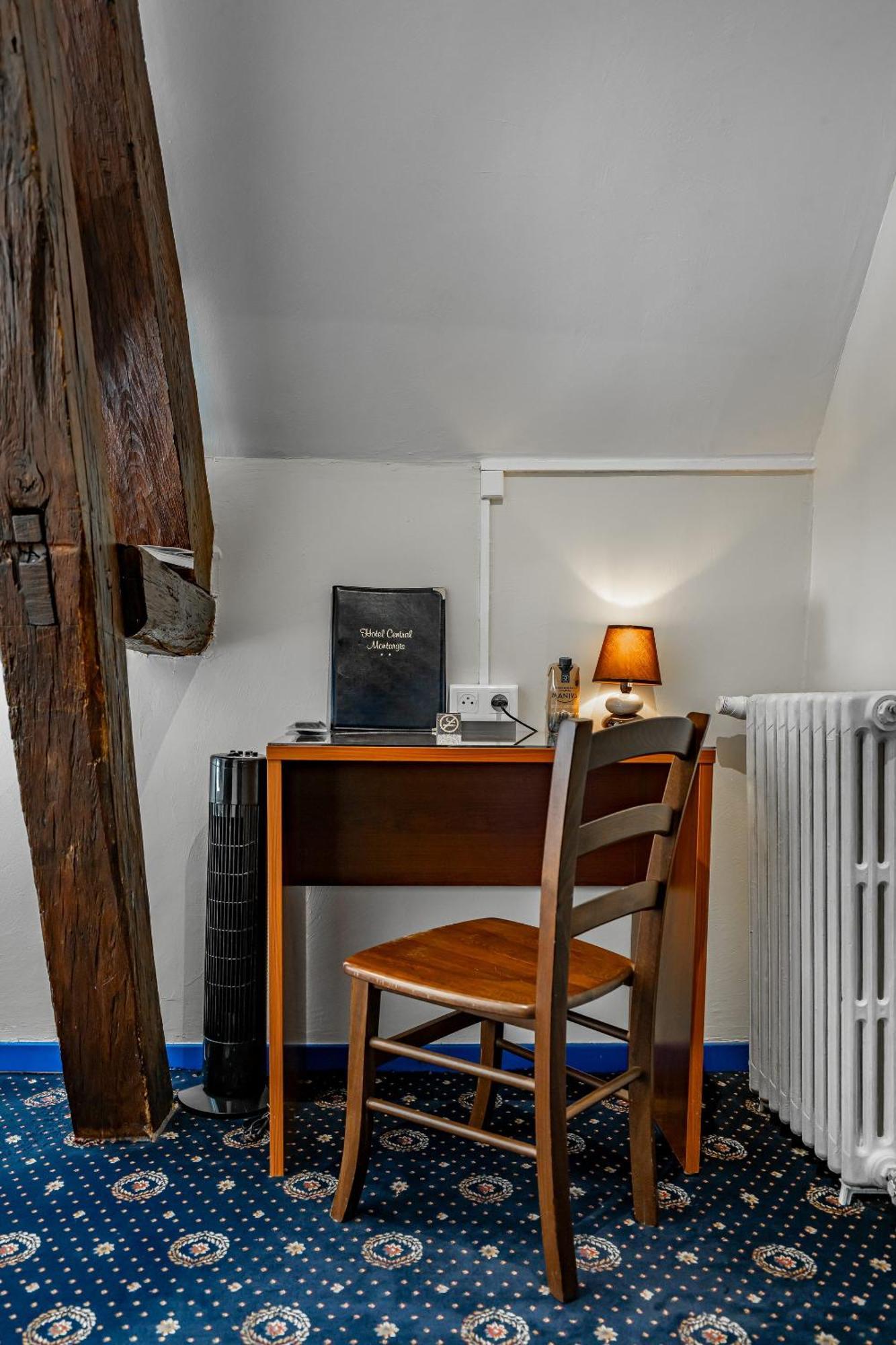 Simple Room,1678623763:JPEG
