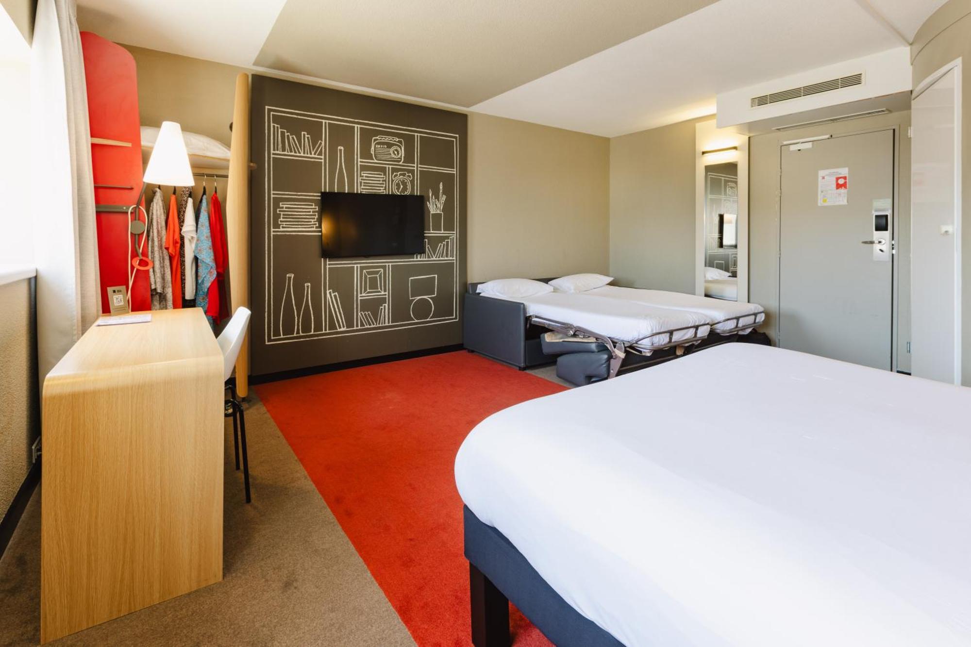 Standard Room 1 Double Bed 2 Single Beds