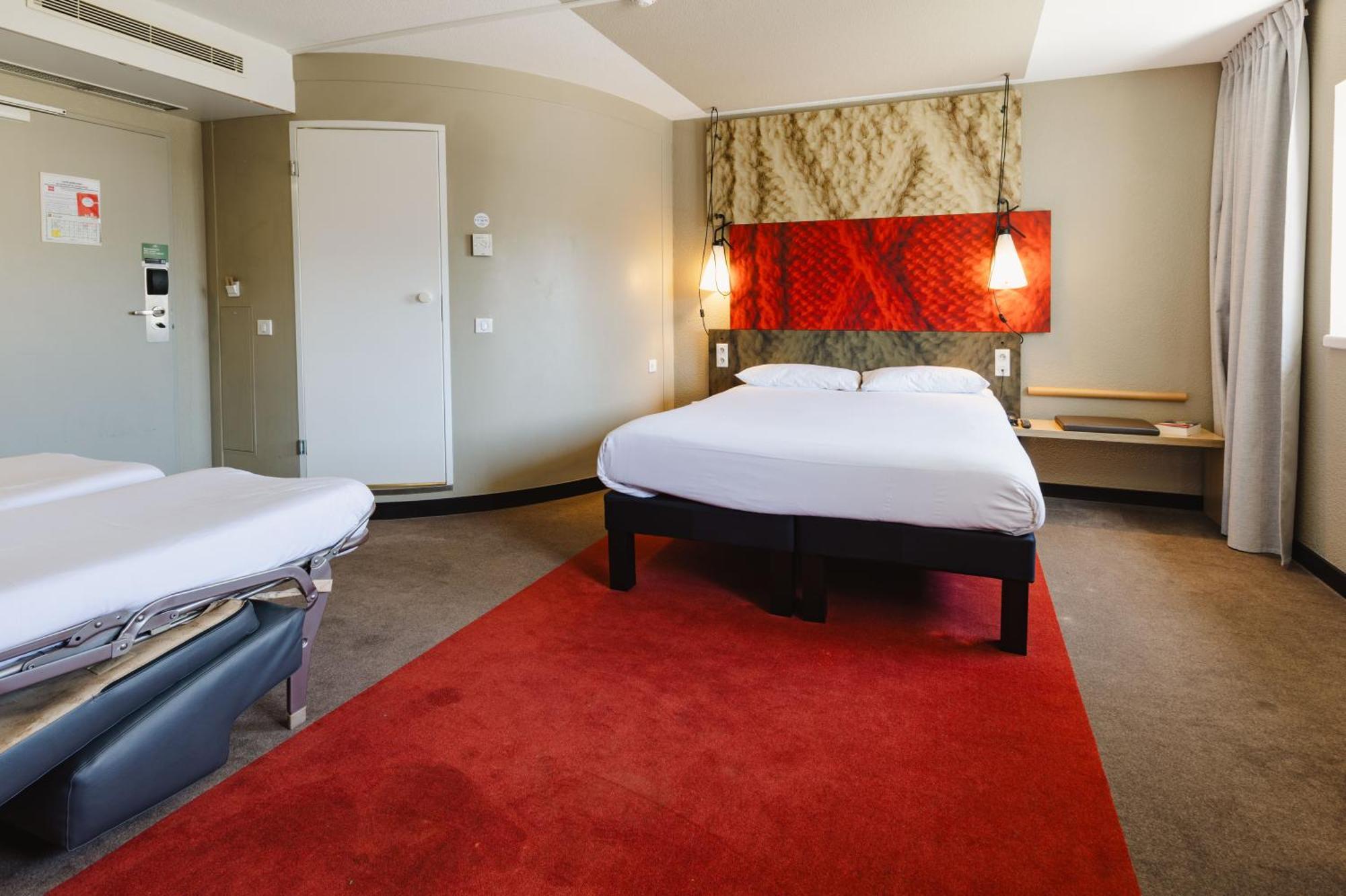Standard Room 1 Double Bed 2 Single Beds