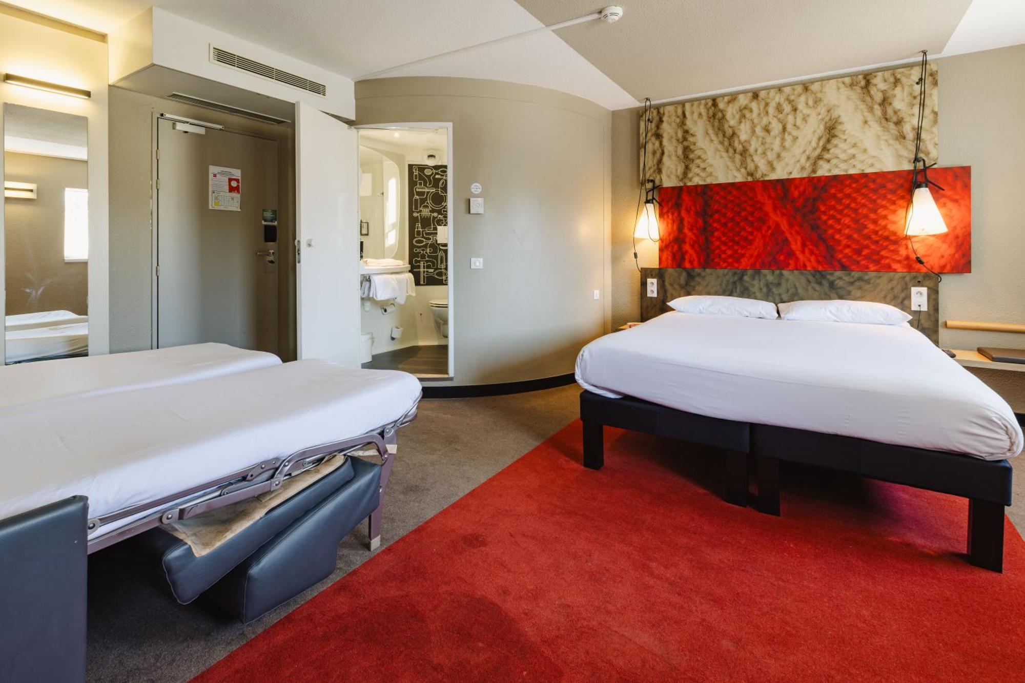 Standard Room 1 Double Bed 2 Single Beds