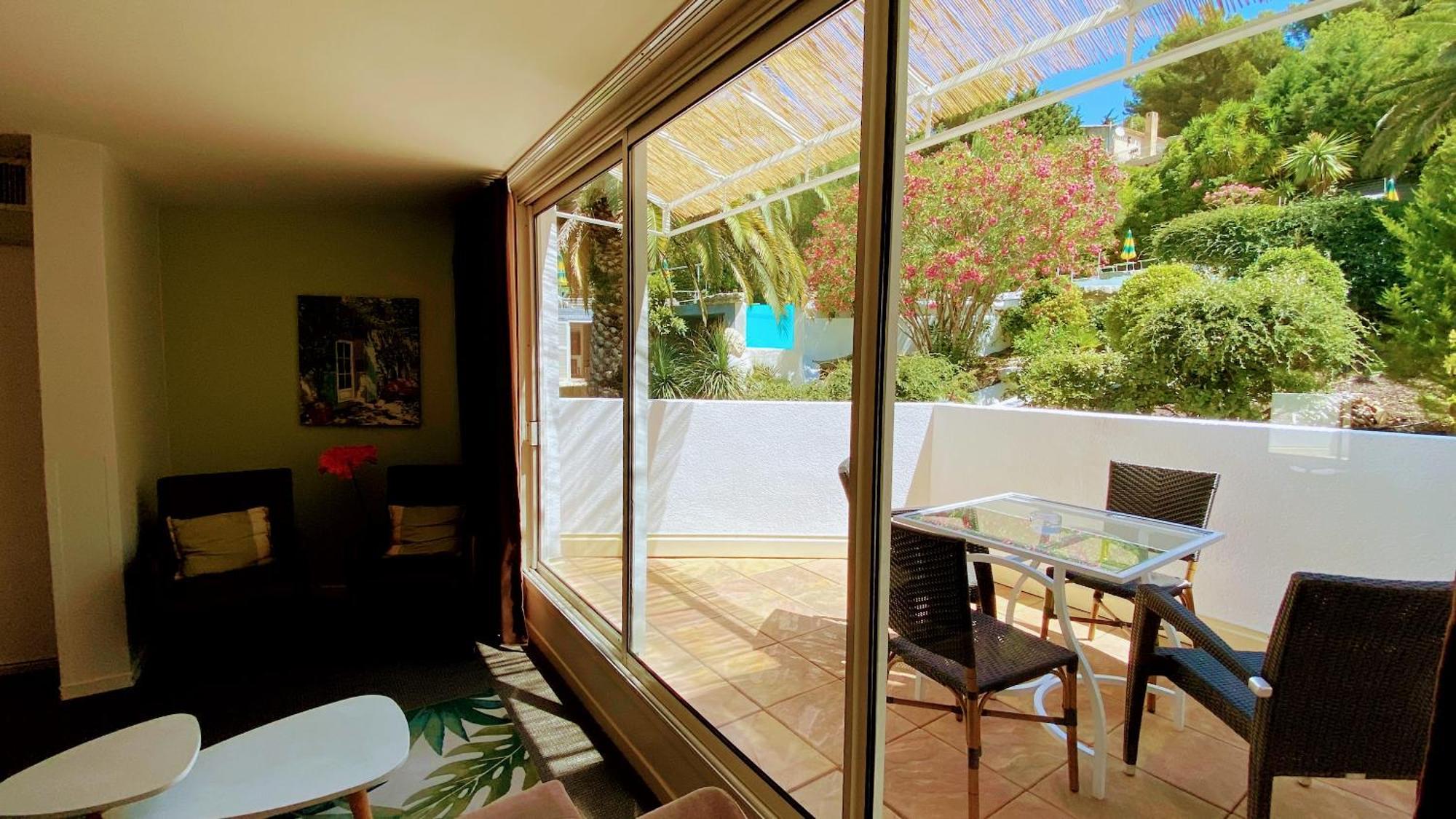 Family Room,1688811607:JPEG