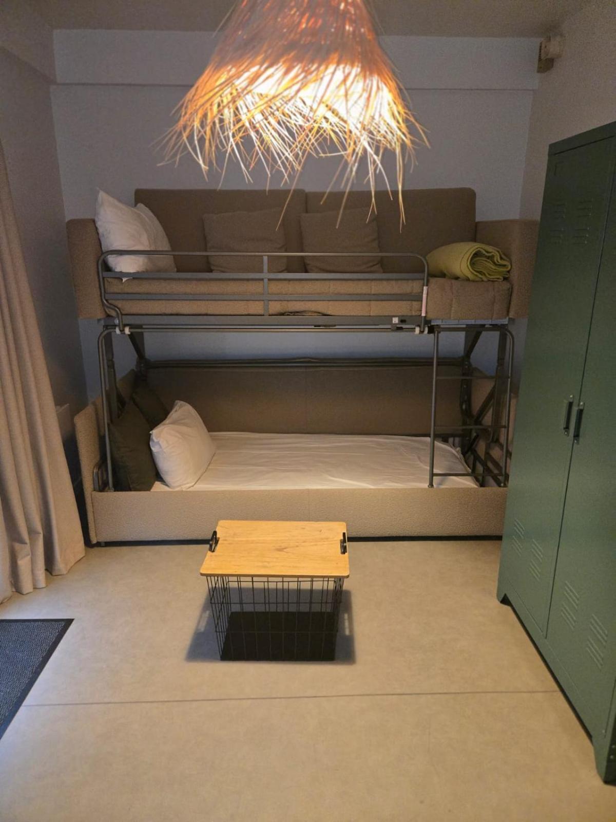 Studio,1739395517:JPEG