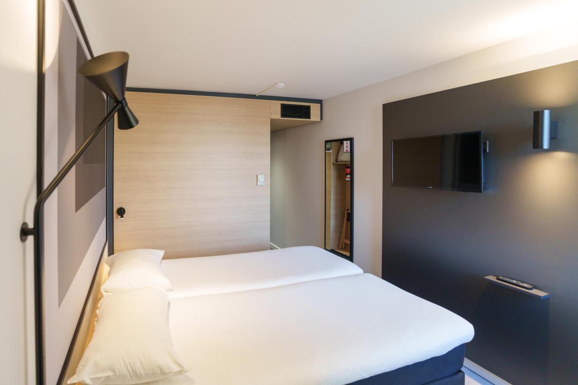 Driepersoonskamer met 1 Tweepersoonsbed en 1 Eenpersoonsbed