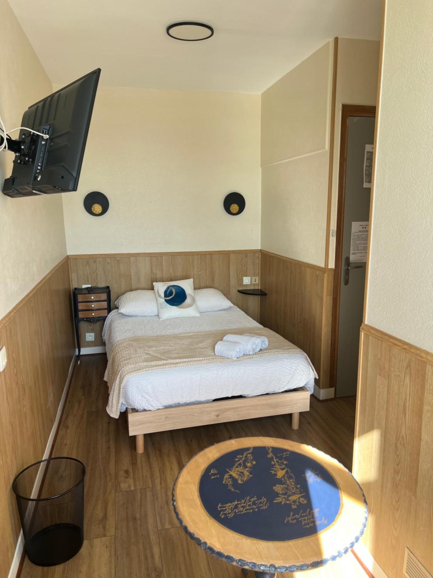 Standard Single Room Shower