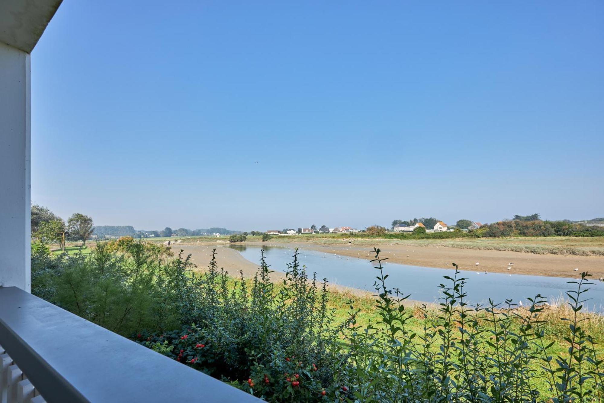 One-Bedroom Apartment Terrace or Balcony Bocage View