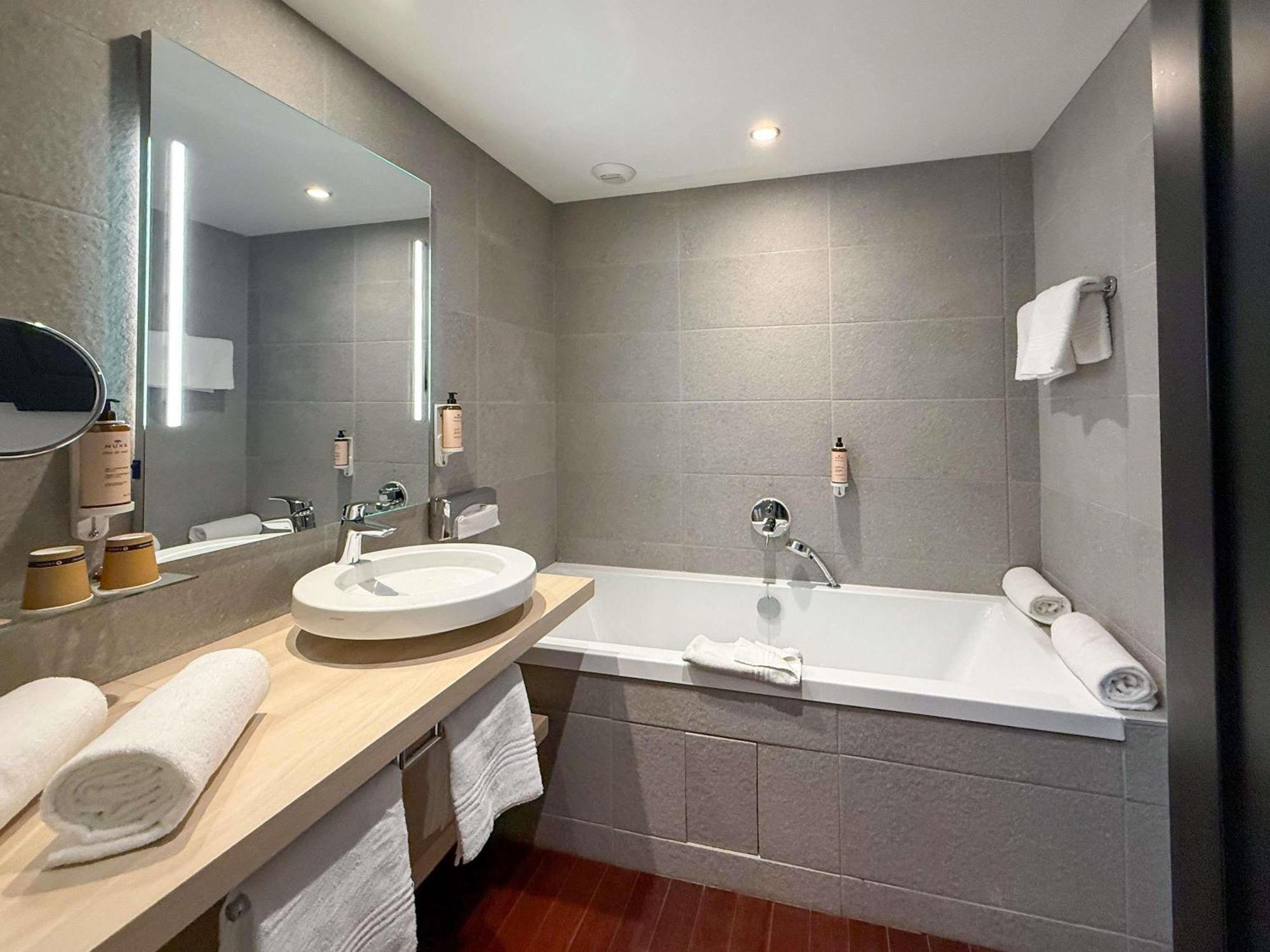 Privilege Suite One Double Bed Lounge Sea View