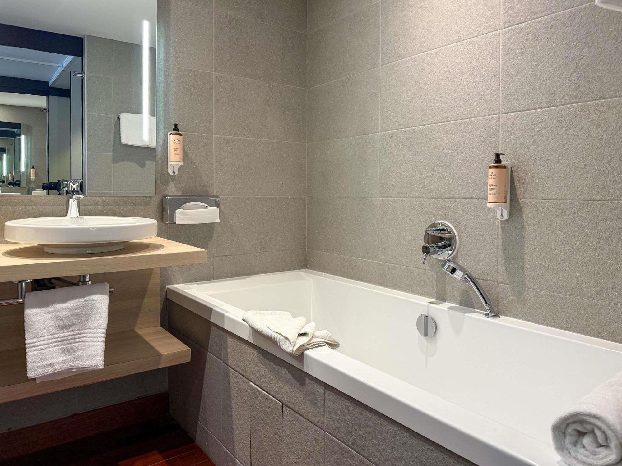 Privilege Suite One Double Bed Lounge Sea View