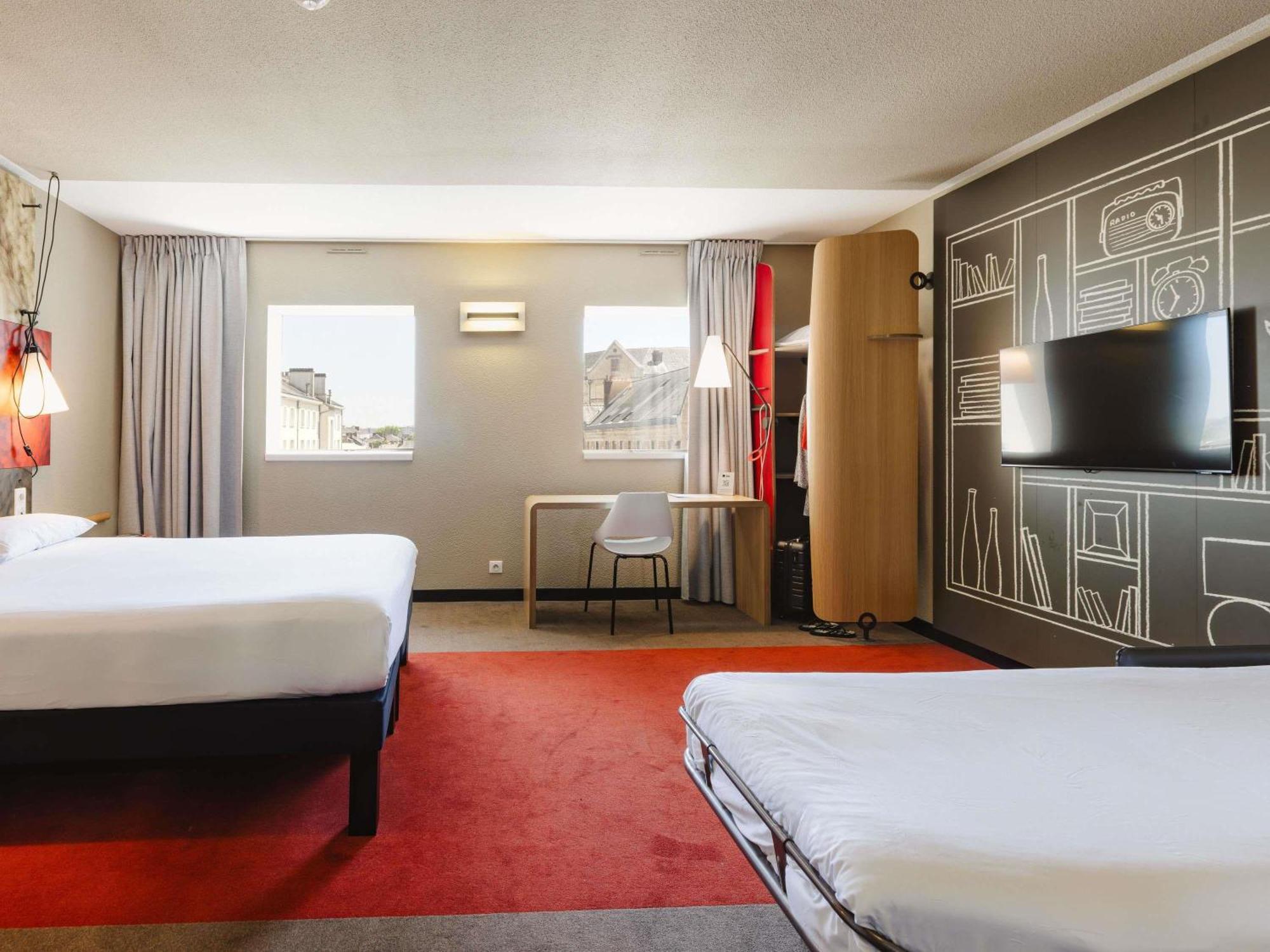 Standard Room 1 Double Bed 2 Single Beds