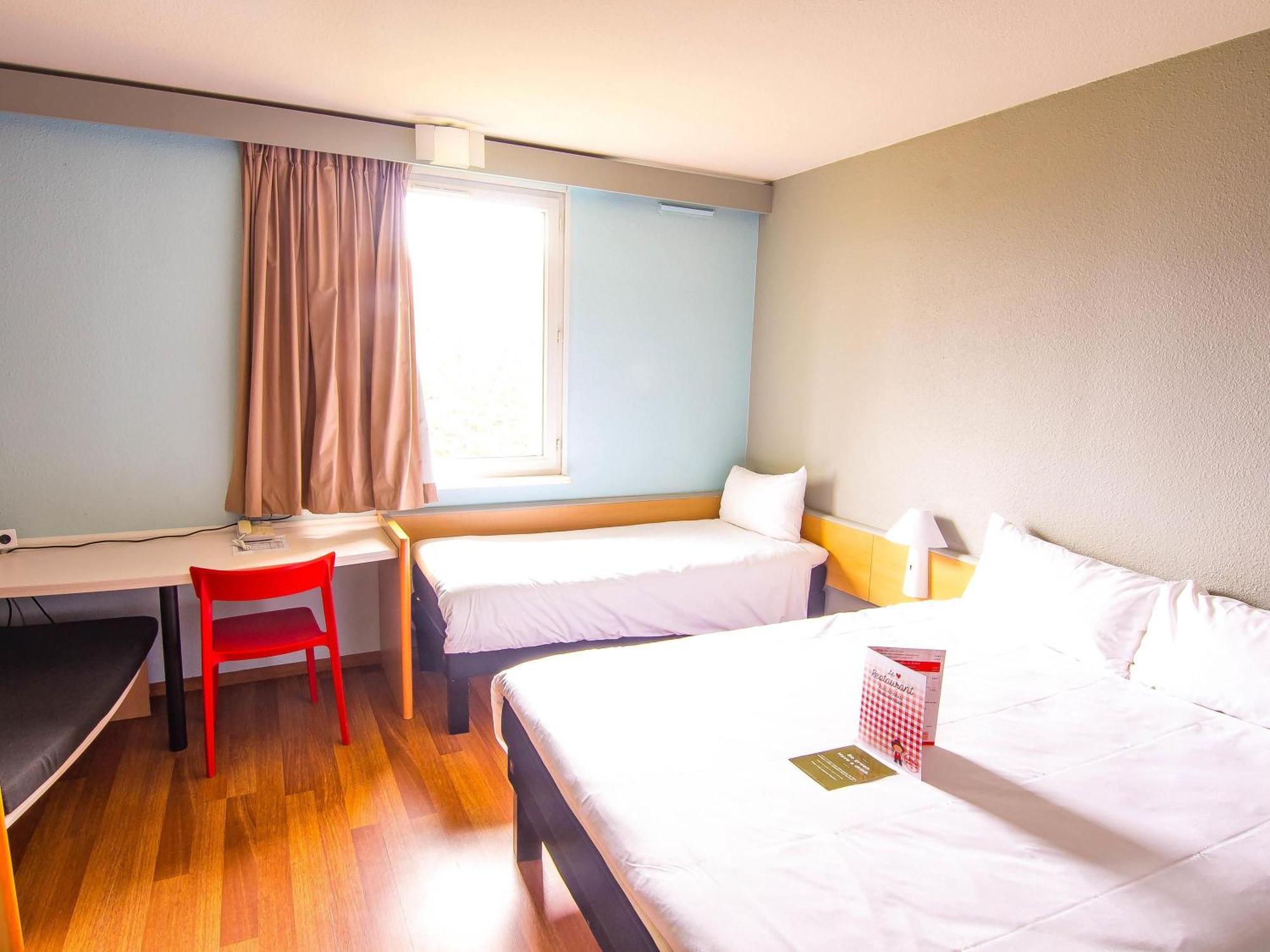 Camera Standard con 1 Letto Matrimoniale e 1 Letto Singolo