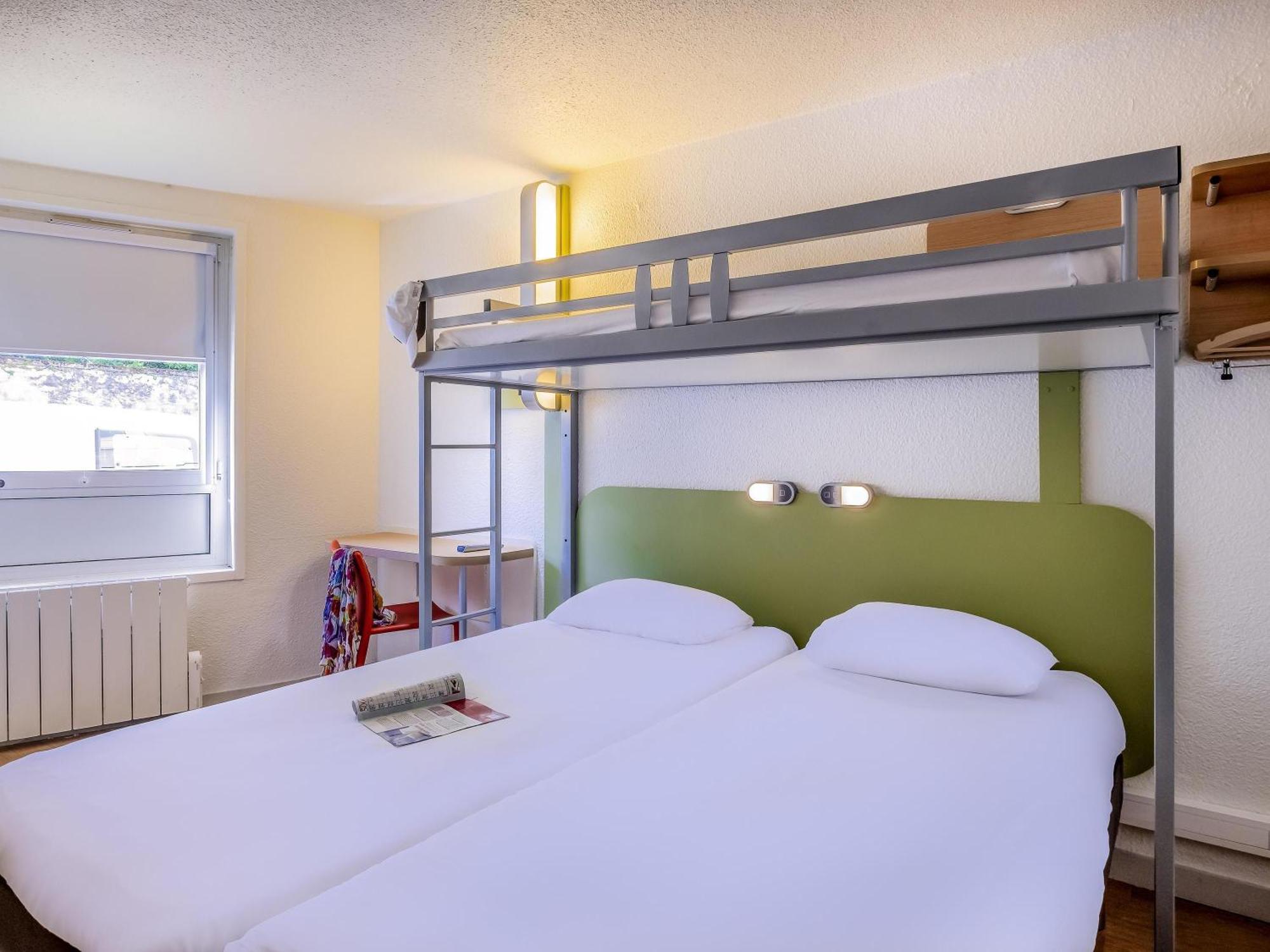 Triple Room Three Single Beds