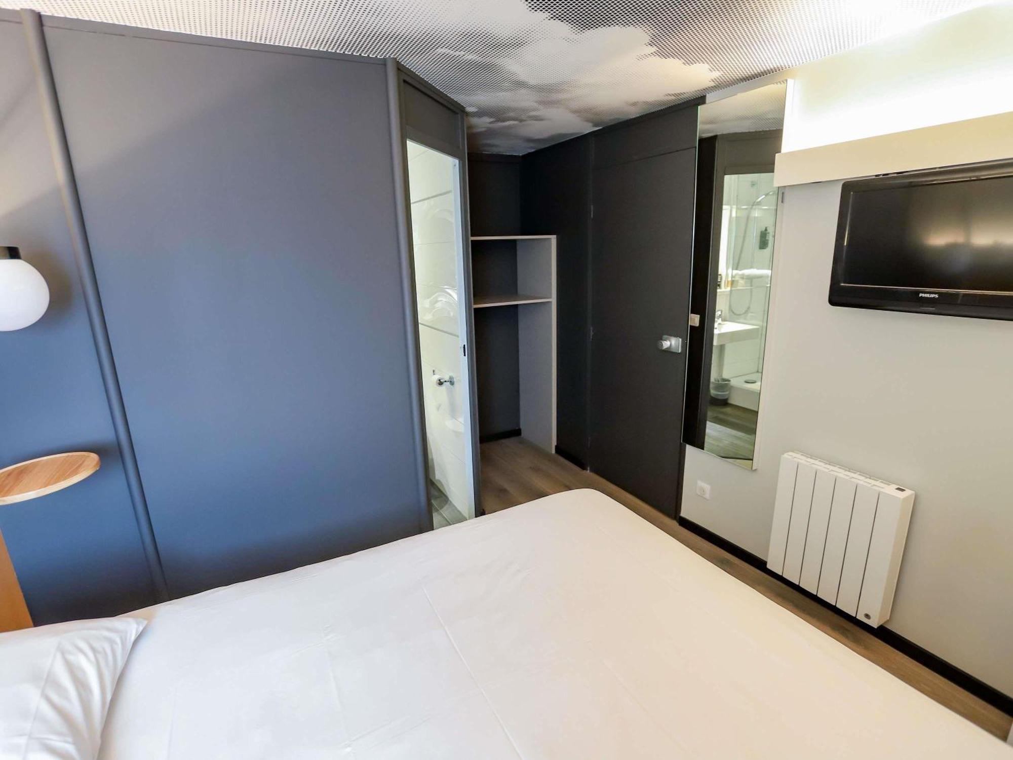 Standard Zimmer mit 1 Doppelbett und 2 Einzelbetten