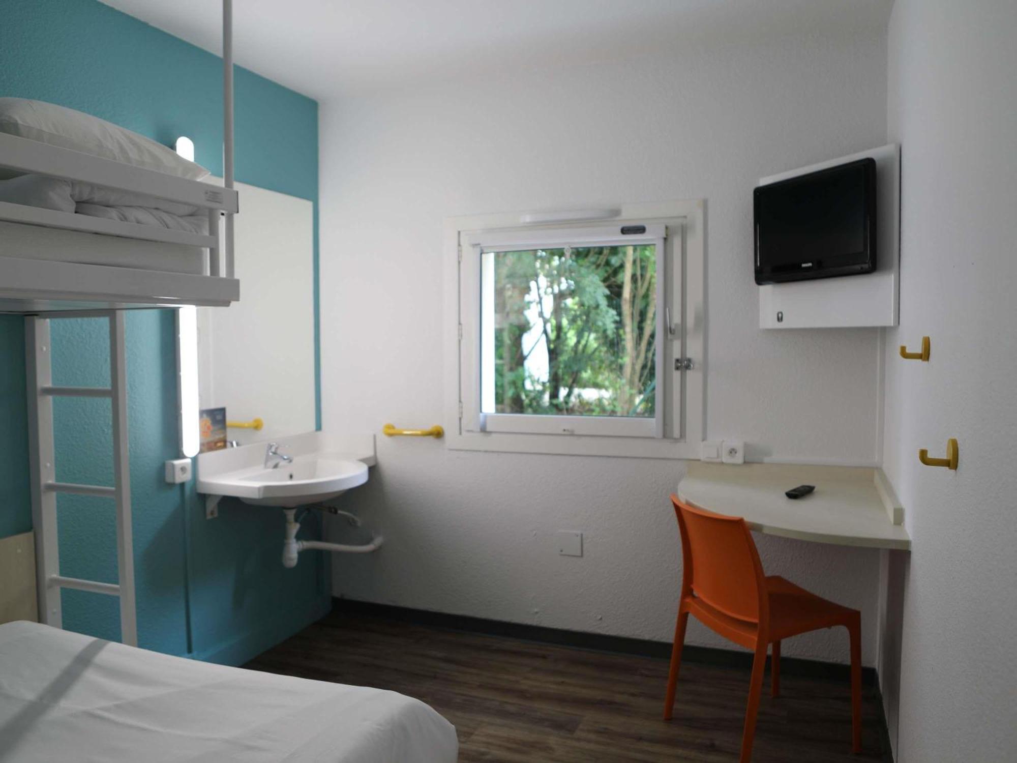 Double Room with One Single Bed